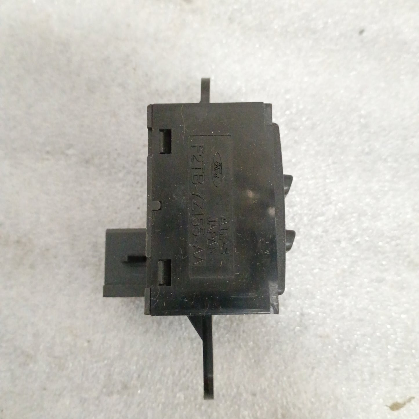 Black electronic transfer case switch for 4WD vehicles, compatible with 1994-1996 Bronco, F150, and 1994-1997 F250, F350.