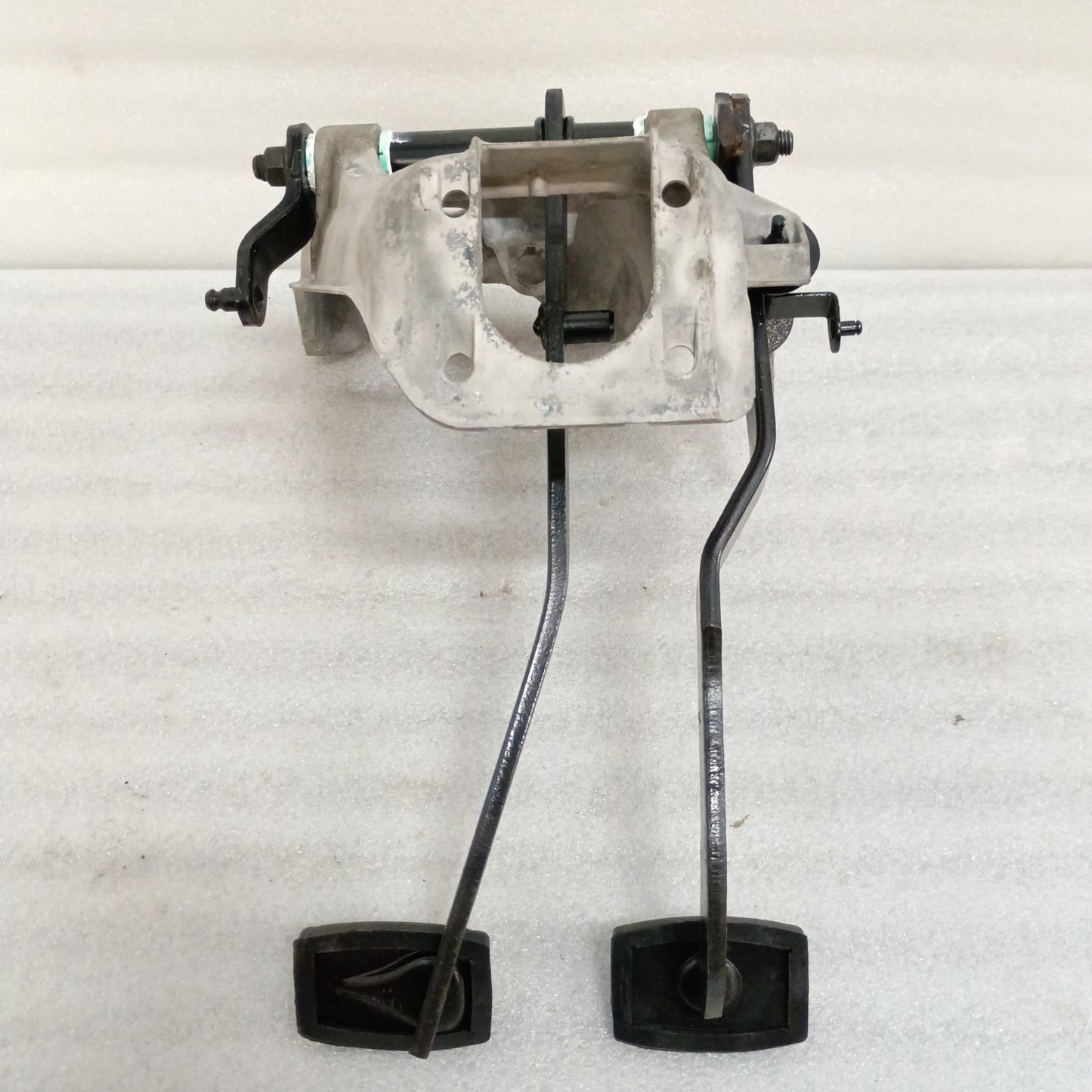 87-91 Clutch & Brake Pedal Assembly (Used) F150 F250 F350 Bronco Refurbished