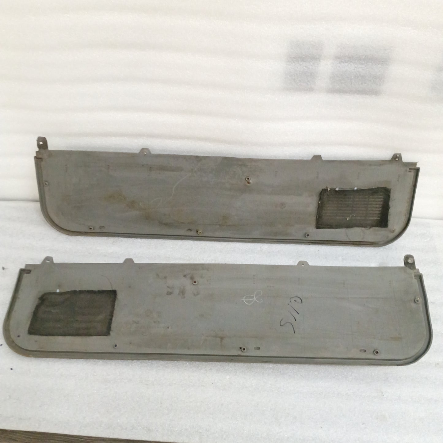 87-91 Light Gray  Door Panels Set for Manual Windows (Used) F150 F250 F350 Bronco