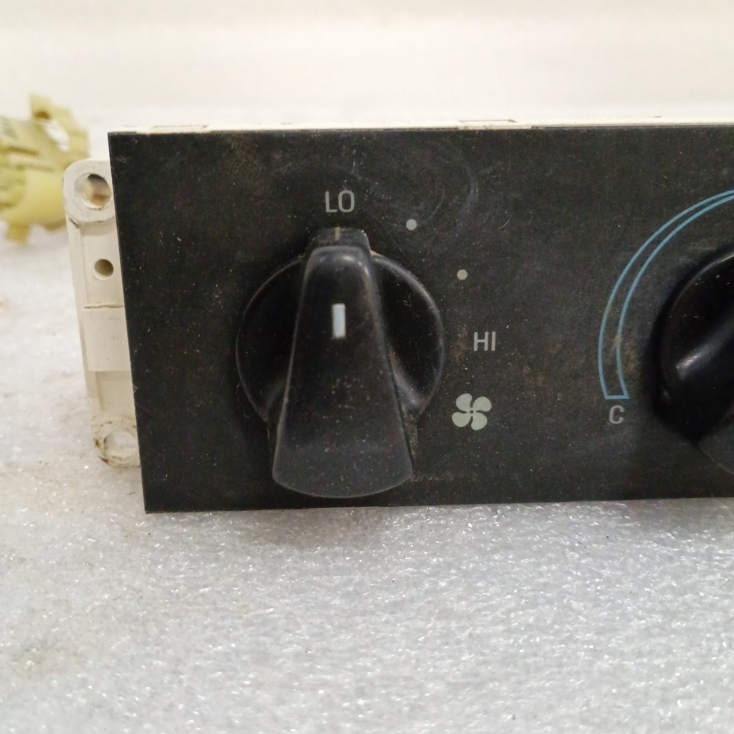 92-95 Heater / HVAC Control with AC (Used) Ford F150 F250 F350 Bronco