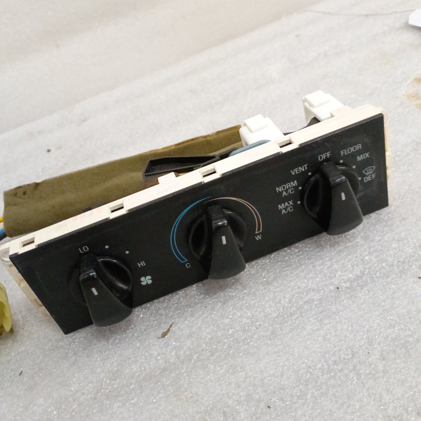 92-95 Heater / HVAC Control with AC (Used) Ford F150 F250 F350 Bronco