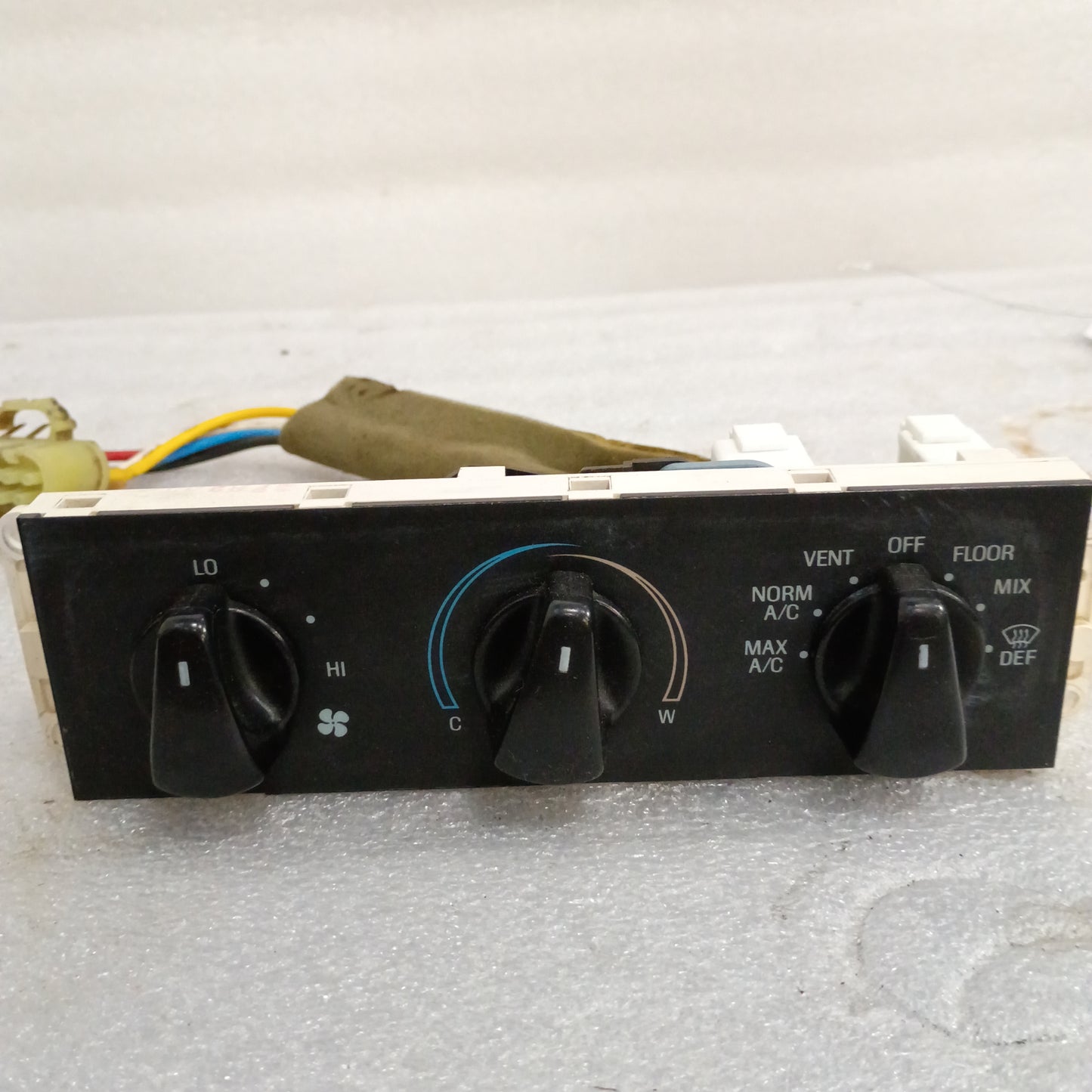 92-95 Heater / HVAC Control with AC (Used) Ford F150 F250 F350 Bronco
