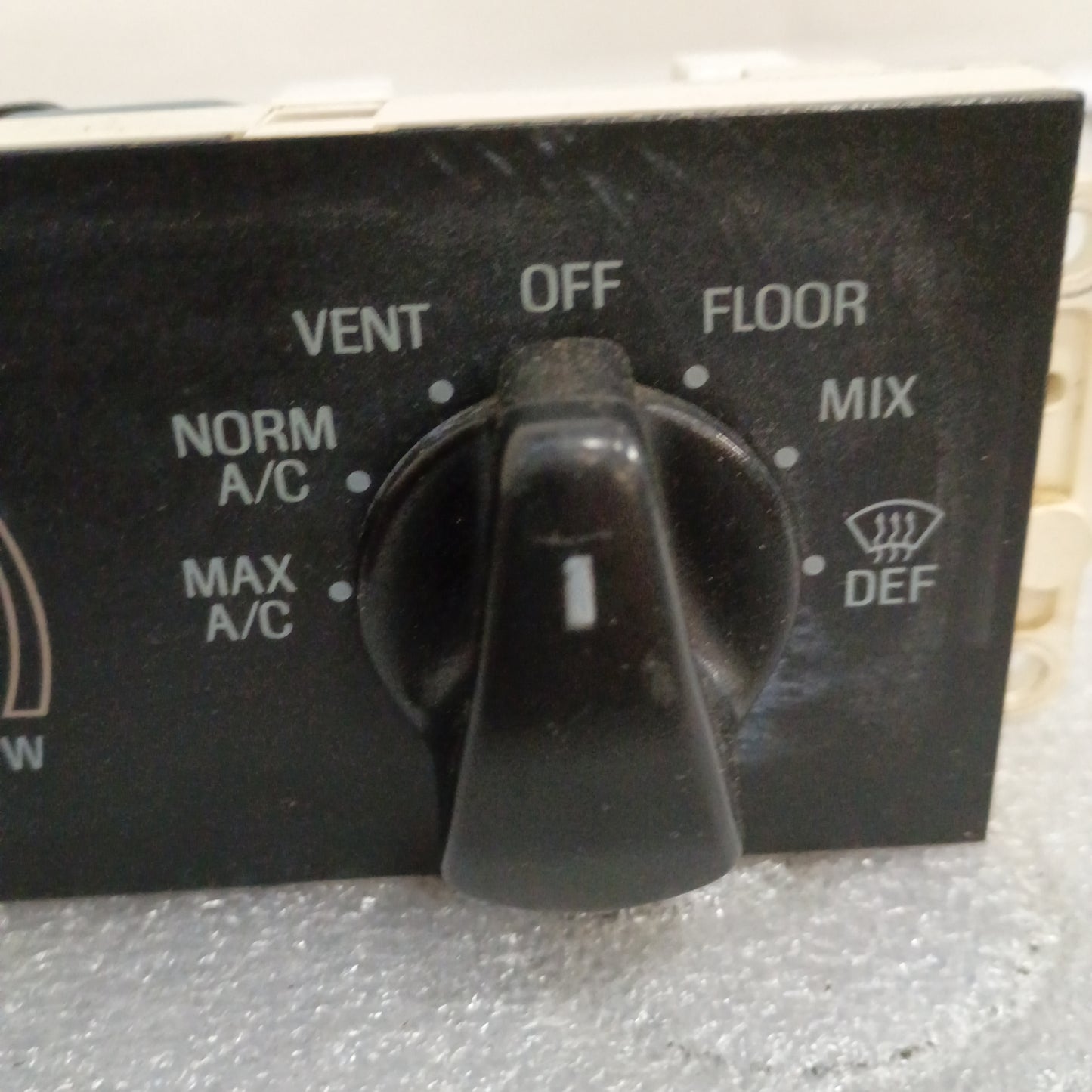 92-95 Heater / HVAC Control with AC (Used) Ford F150 F250 F350 Bronco