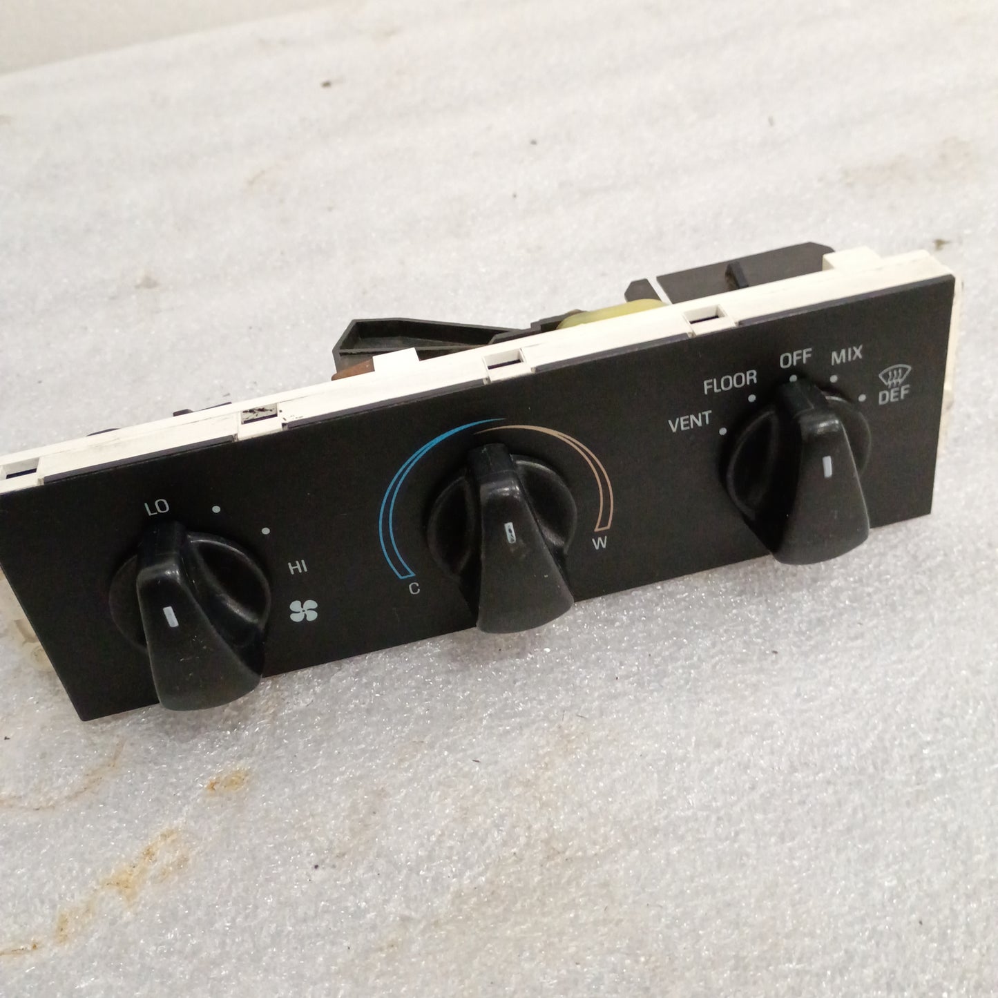 92-95 Heater / HVAC Control without AC (Used) Ford F150 F250 F350 Bronco