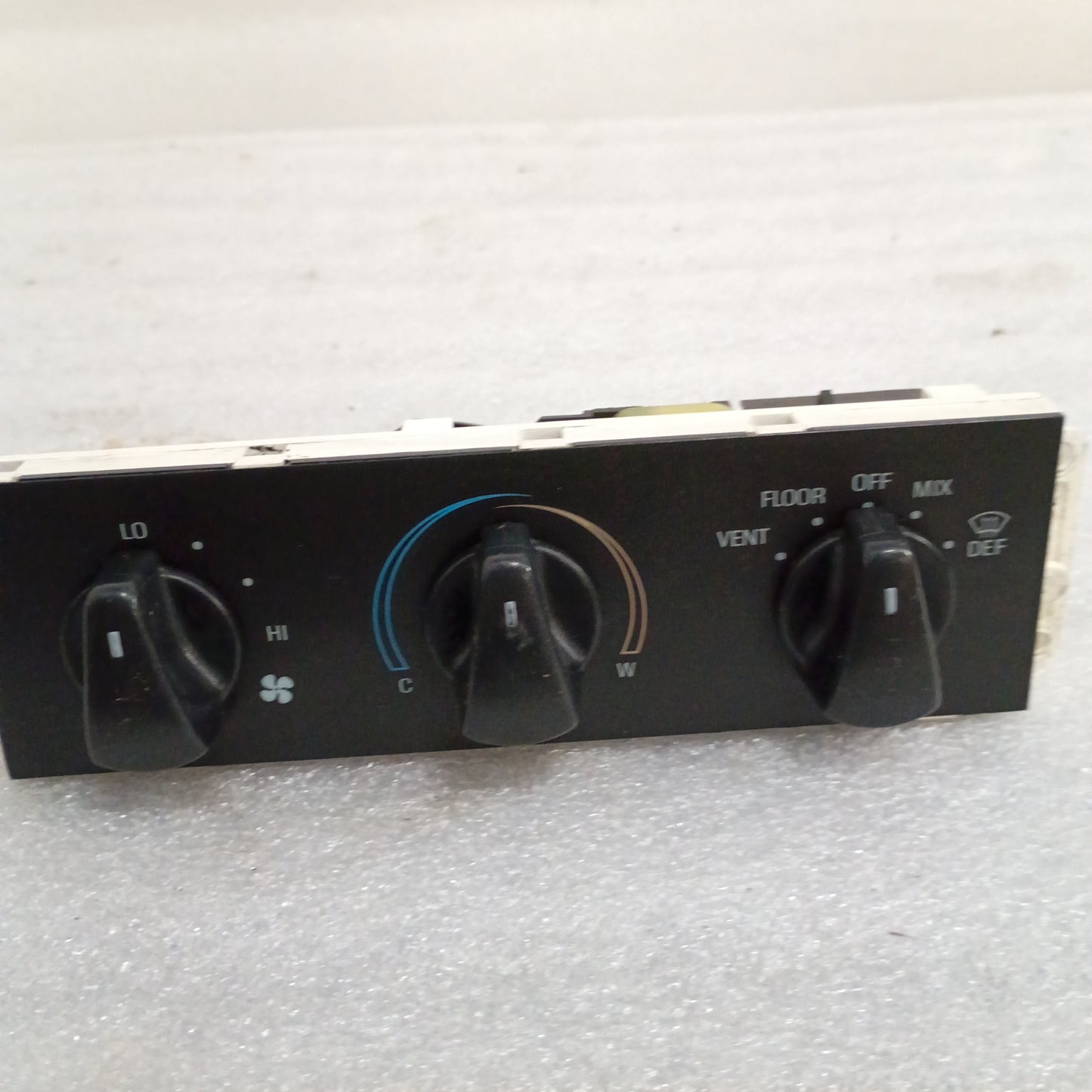 92-95 Heater / HVAC Control without AC (Used) Ford F150 F250 F350 Bronco