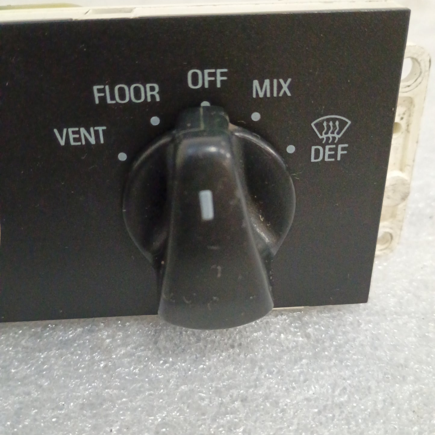 92-95 Heater / HVAC Control without AC (Used) Ford F150 F250 F350 Bronco