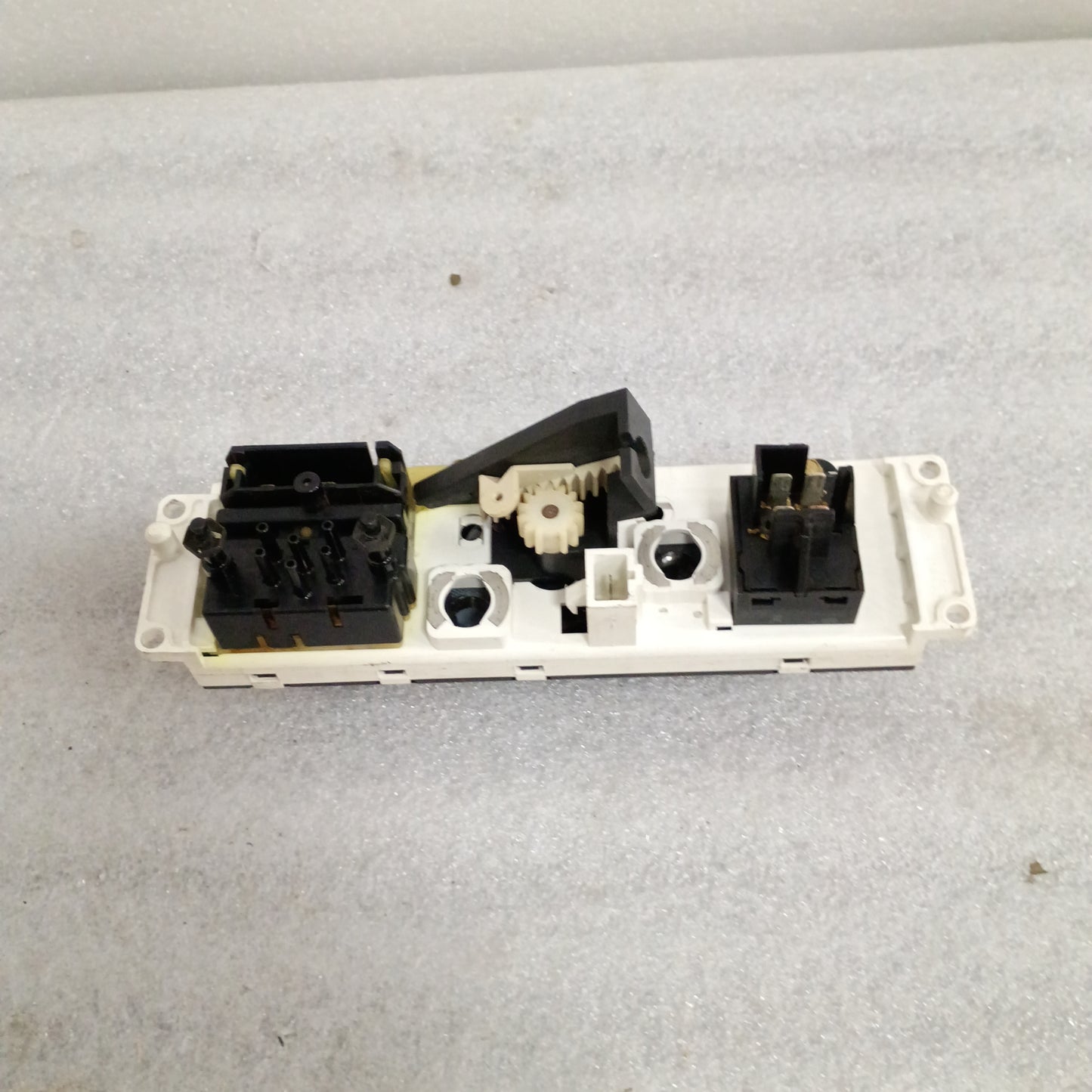 92-95 Heater / HVAC Control without AC (Used) Ford F150 F250 F350 Bronco