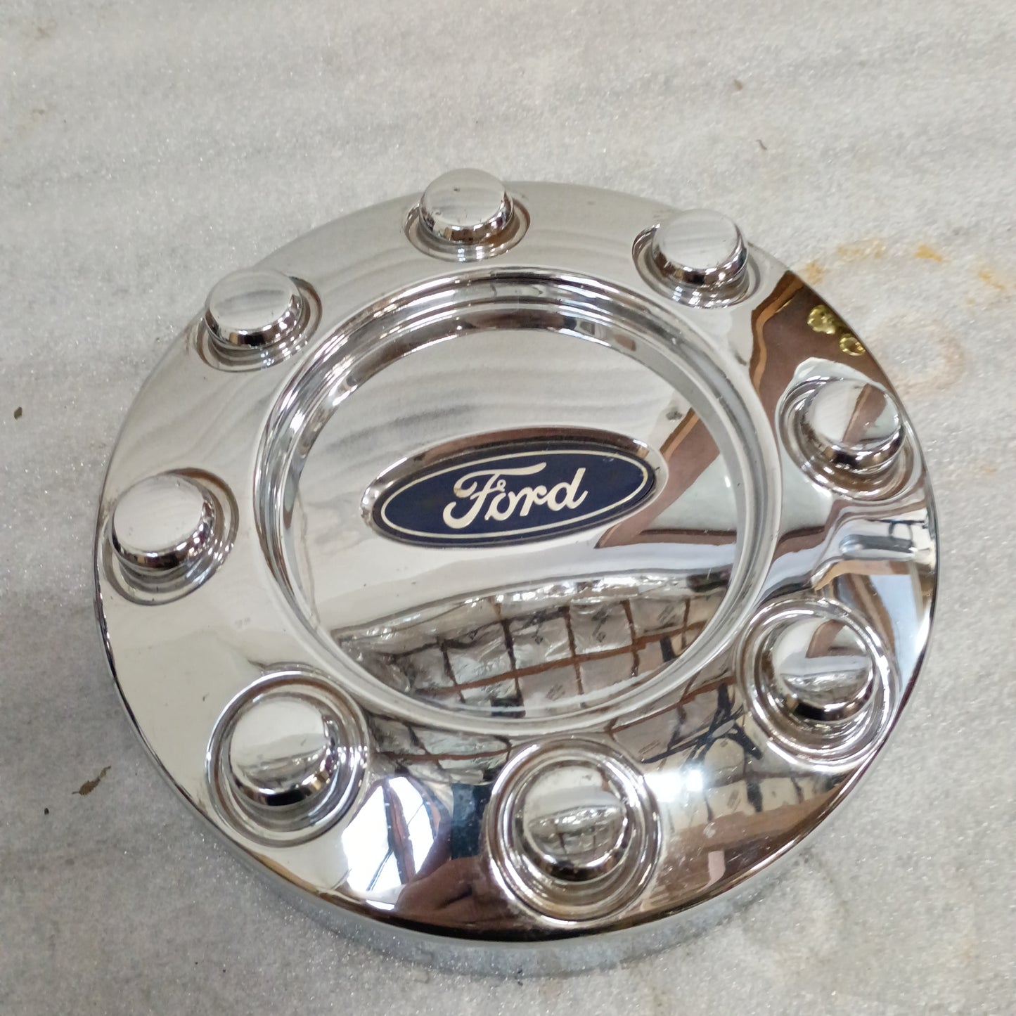 05-10 Ford Chrome Center Cap 8 Lug (Used) F250 F350 OEM 8 Lug 2WD 4WD Super Duty Wheel