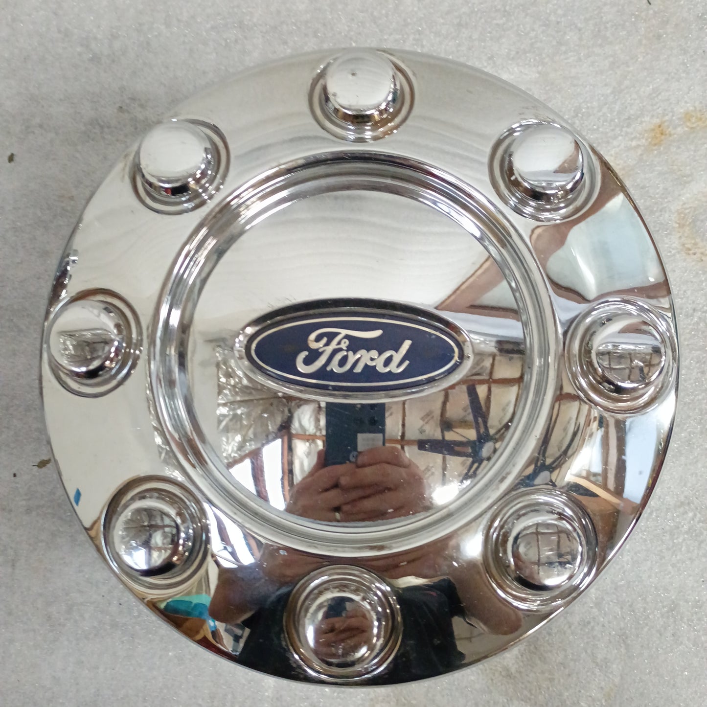 05-10 Ford Chrome Center Cap 8 Lug (Used) F250 F350 OEM 8 Lug 2WD 4WD Super Duty Wheel