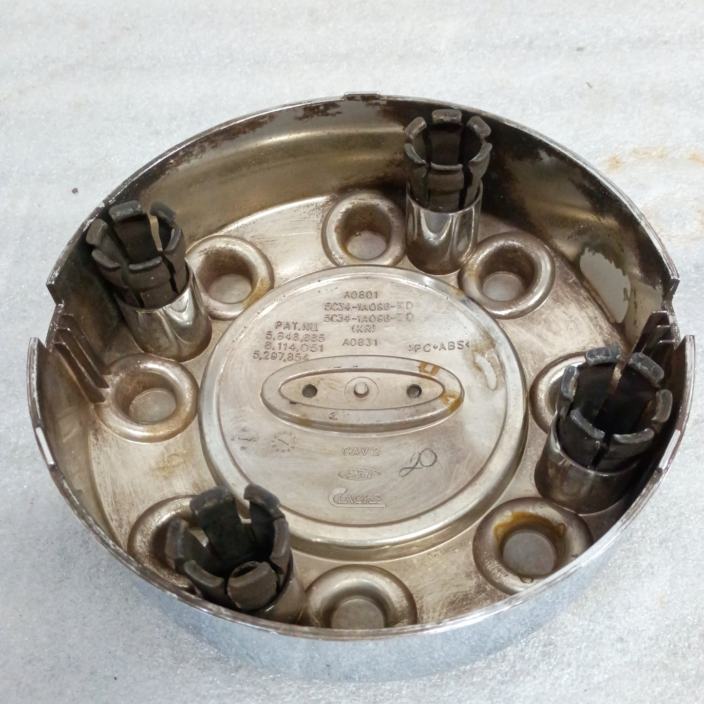 05-10 Ford Chrome Center Cap 8 Lug (Used) F250 F350 OEM 8 Lug 2WD 4WD Super Duty Wheel