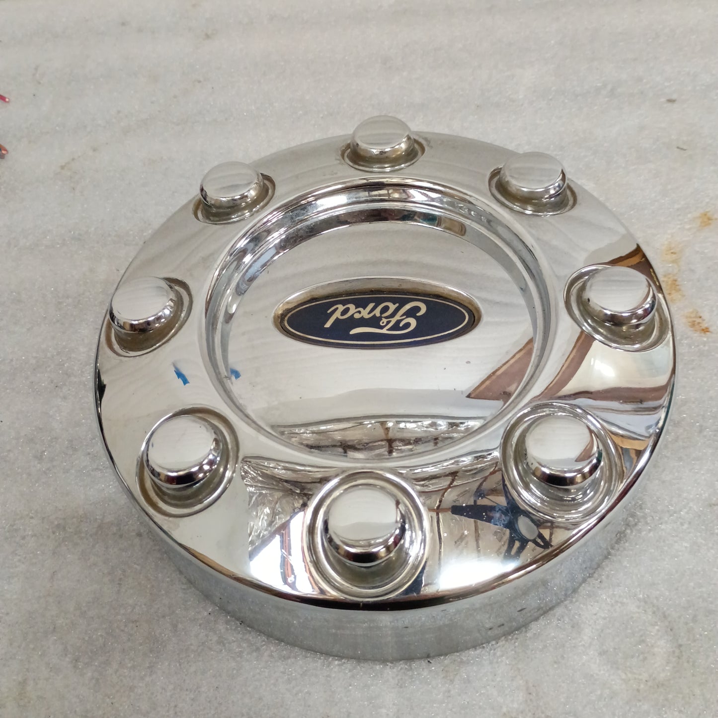 05-10 Ford Chrome Center Cap 8 Lug (Used) F250 F350 OEM 8 Lug 2WD 4WD Super Duty Wheel