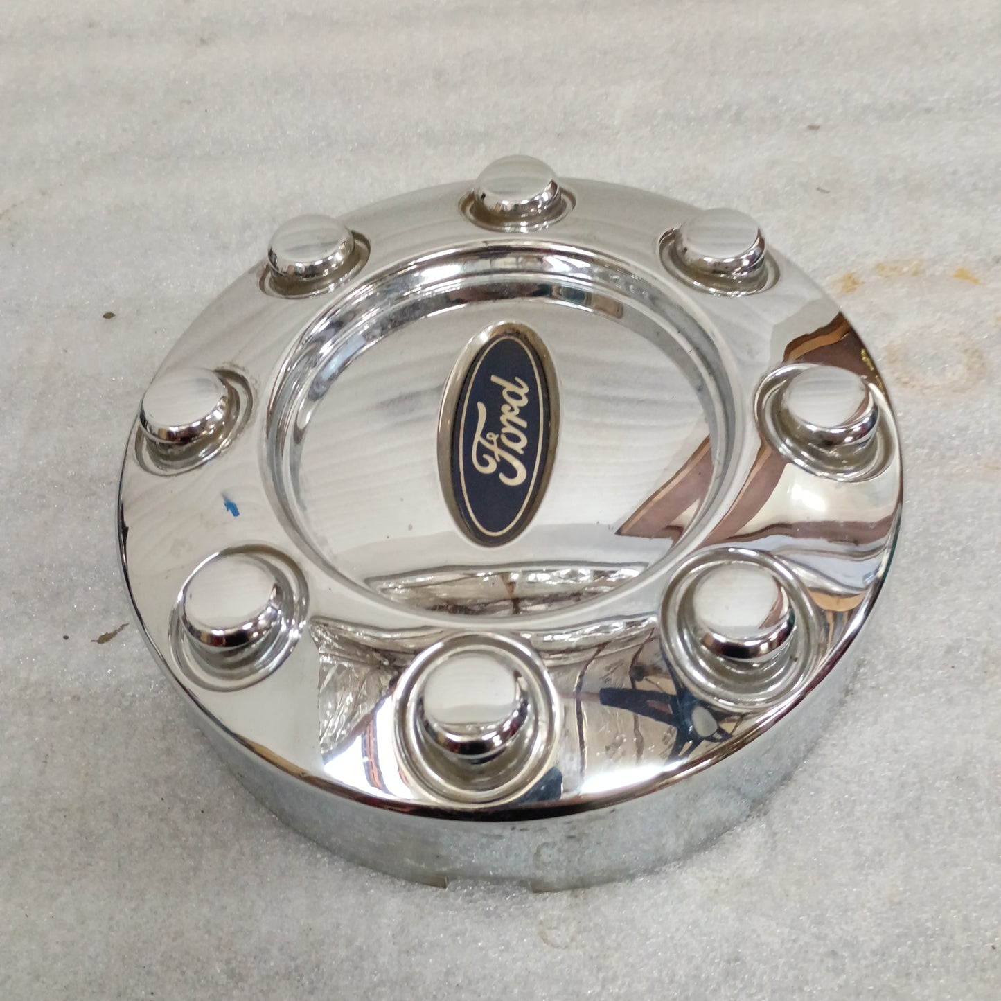 05-10 Ford Chrome Center Cap 8 Lug (Used) F250 F350 OEM 8 Lug 2WD 4WD Super Duty Wheel
