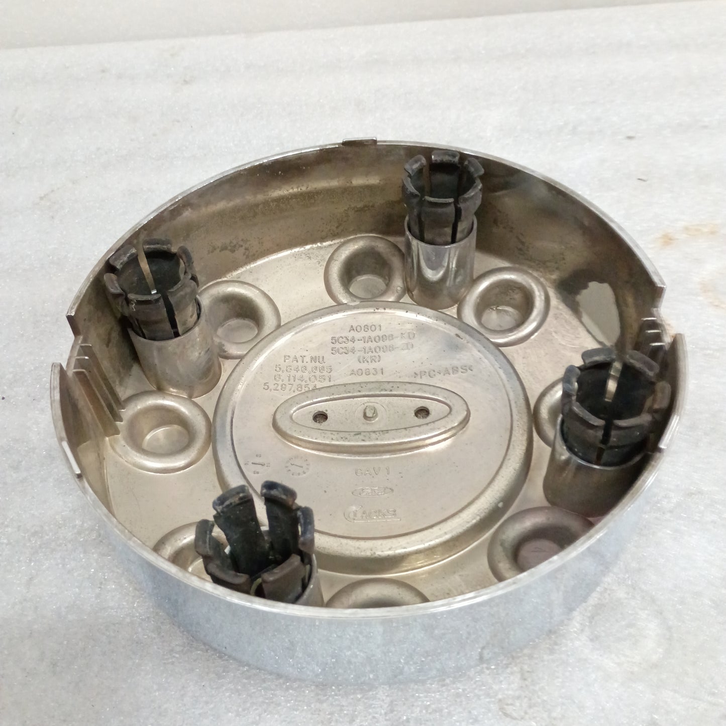 05-10 Ford Chrome Center Cap 8 Lug (Used) F250 F350 OEM 8 Lug 2WD 4WD Super Duty Wheel