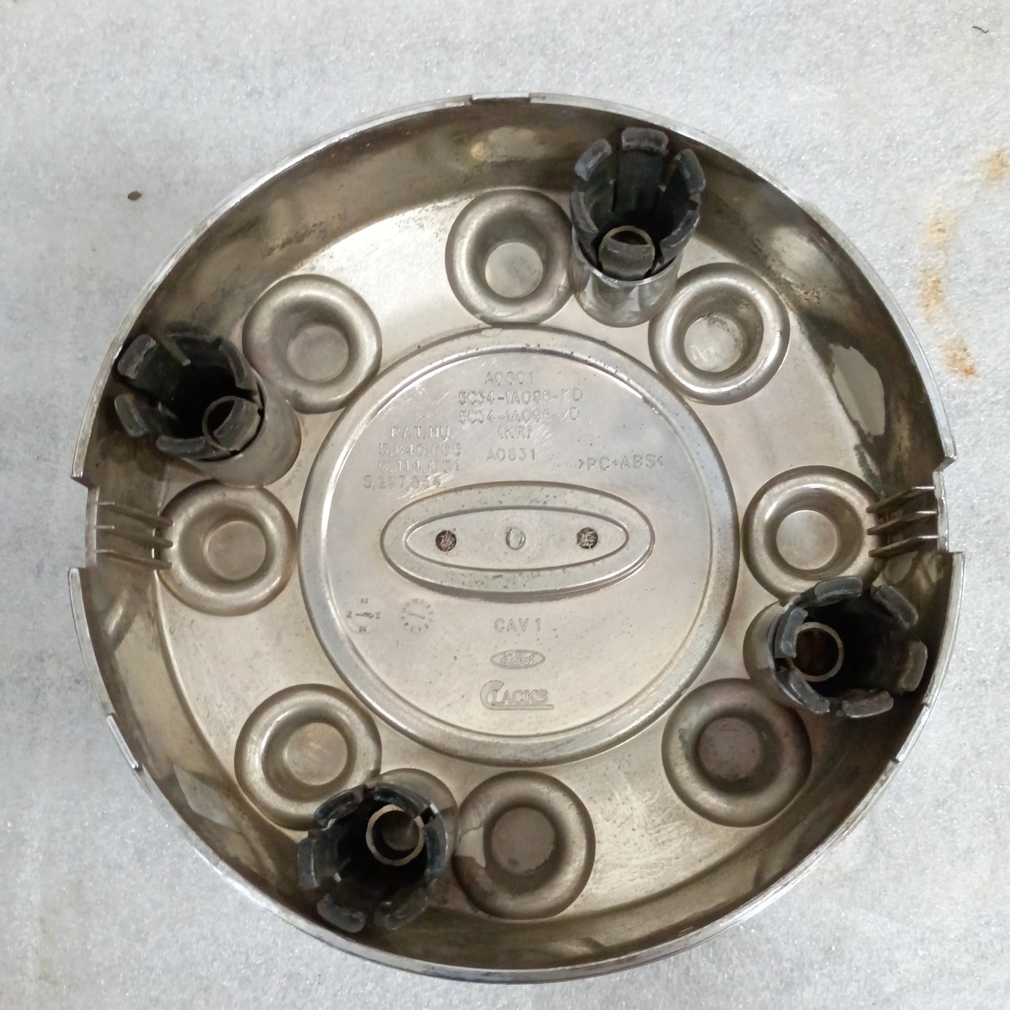 05-10 Ford Chrome Center Cap 8 Lug (Used) F250 F350 OEM 8 Lug 2WD 4WD Super Duty Wheel