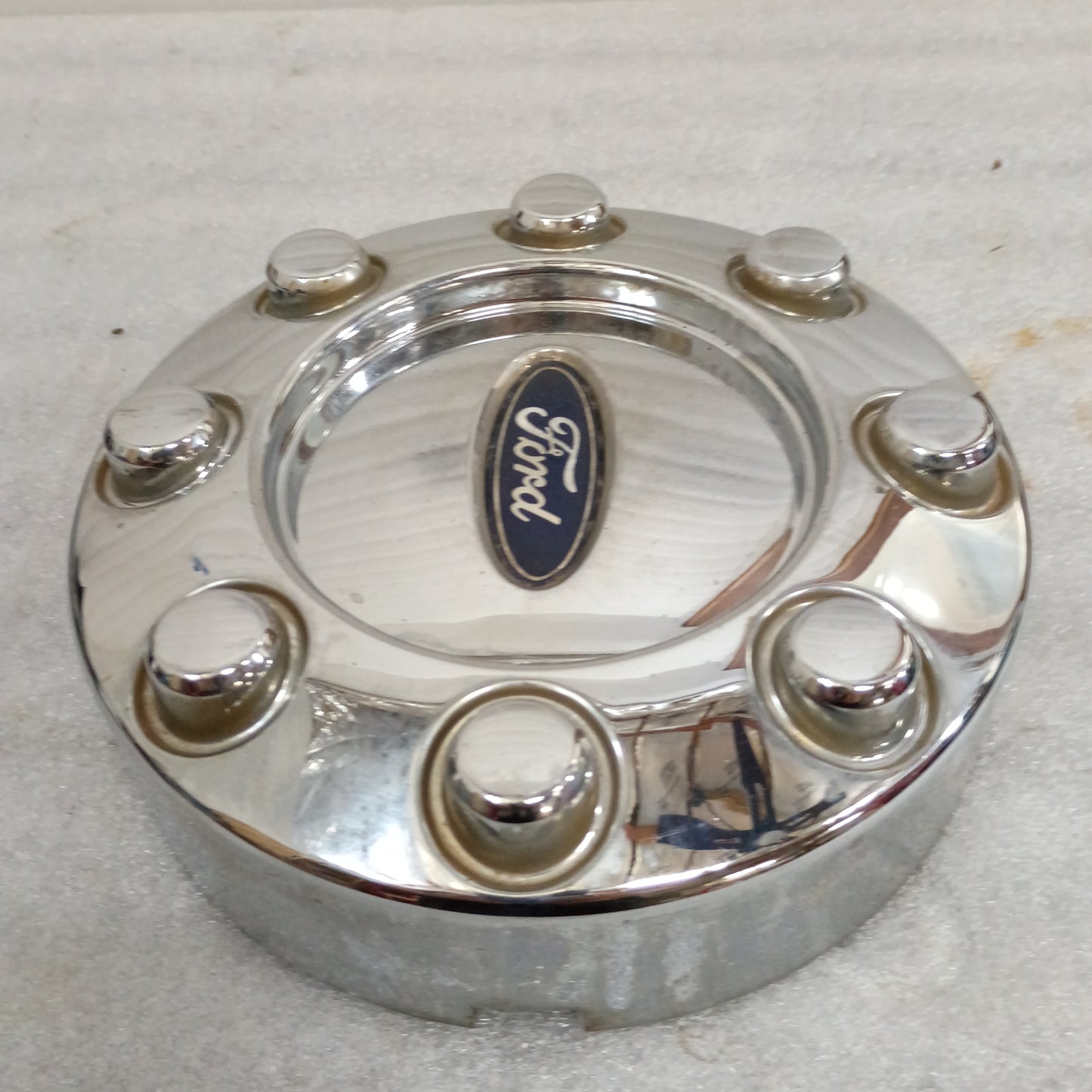 05-10 Ford Chrome Center Cap 8 Lug (Used) F250 F350 OEM 8 Lug 2WD 4WD Super Duty Wheel