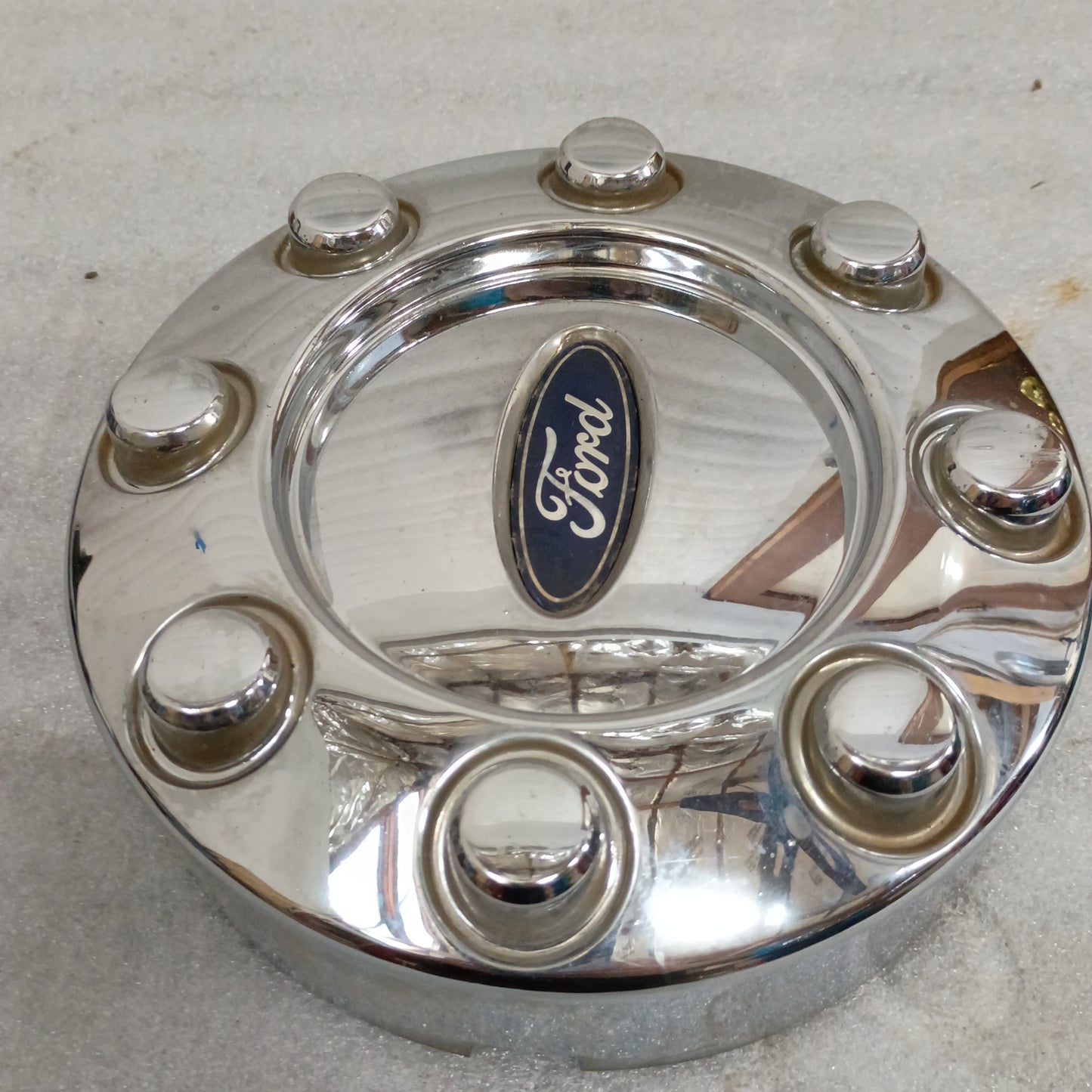 05-10 Ford Chrome Center Cap 8 Lug (Used) F250 F350 OEM 8 Lug 2WD 4WD Super Duty Wheel