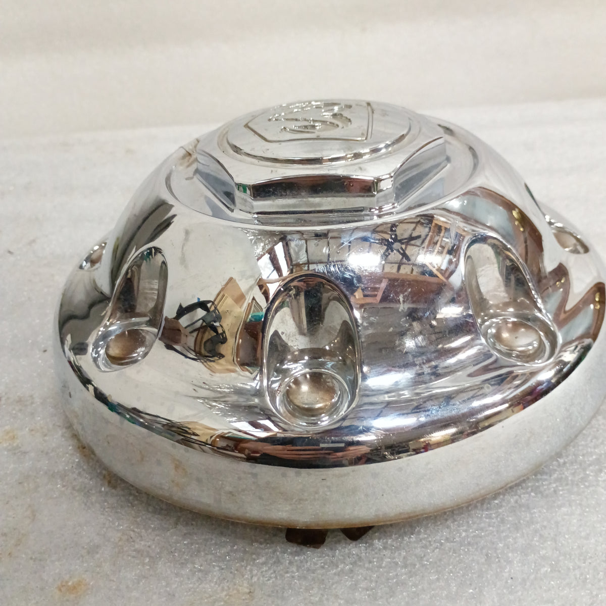 2000-2002 Chrome 8 Lug Center/Hub Cap (Used) Dodge 2500 52039098