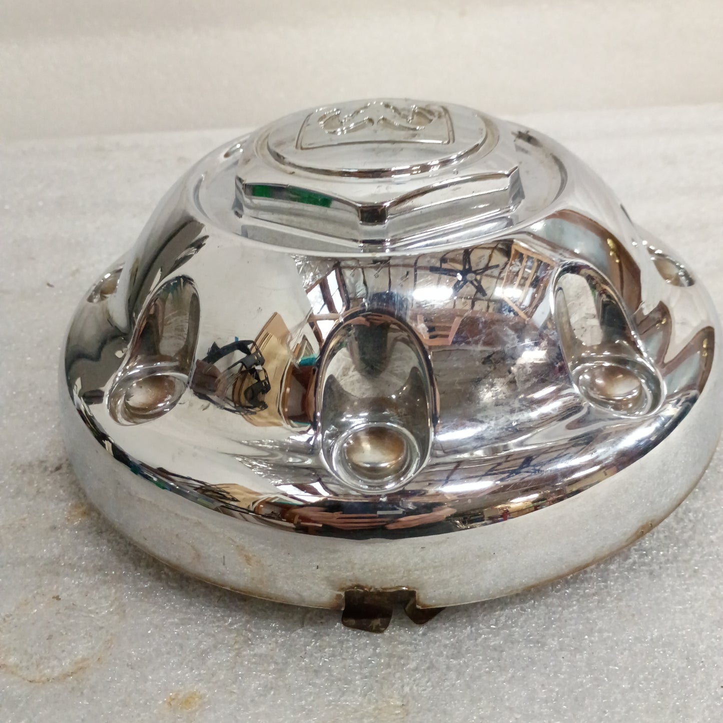 2000-2002 Chrome 8 Lug Center/Hub Cap (Used) Dodge 2500 52039098