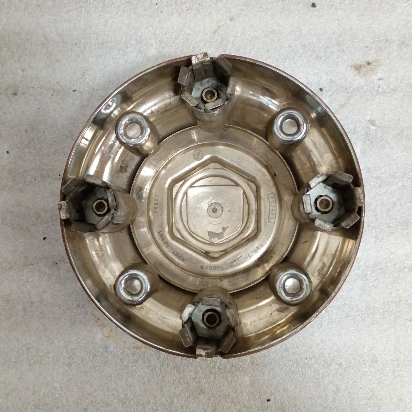 2000-2002 Chrome 8 Lug Center/Hub Cap (Used) Dodge 2500 52039098