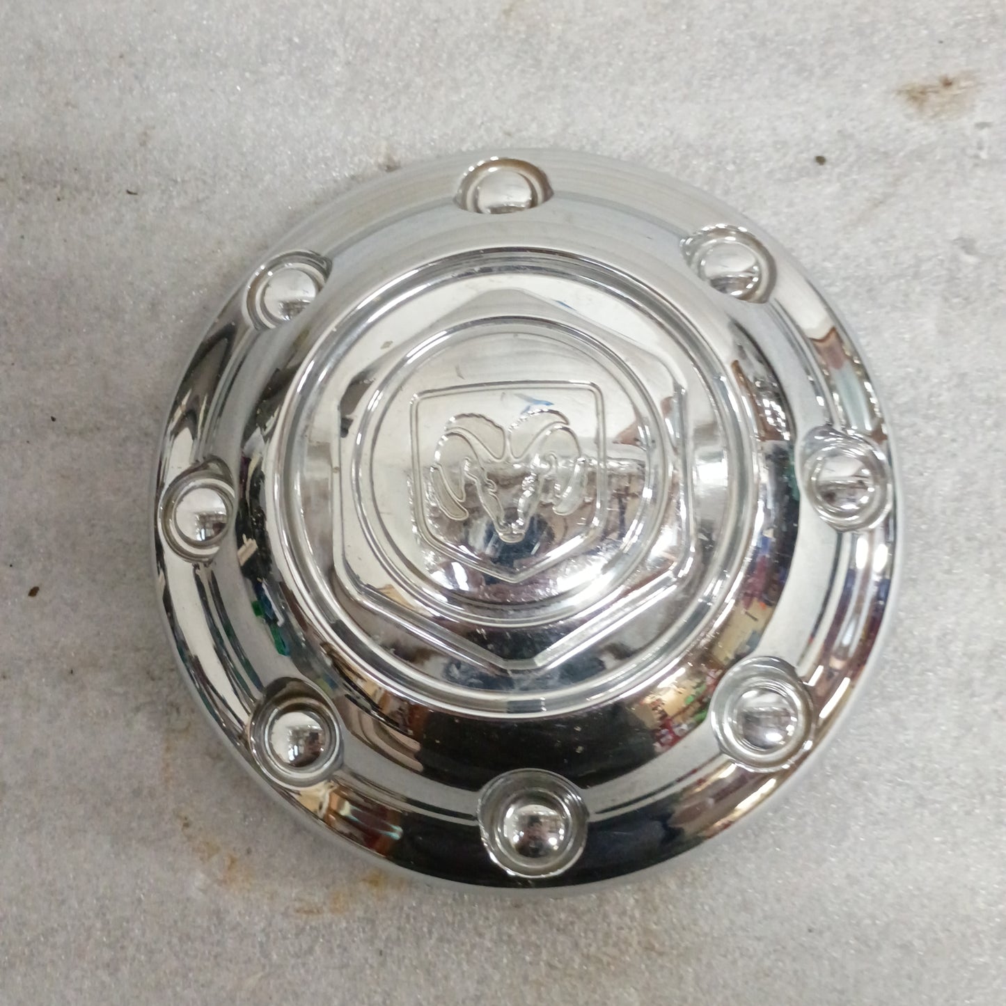 2000-2002 Chrome 8 Lug Center/Hub Caps (Used) Dodge 2500 52039098