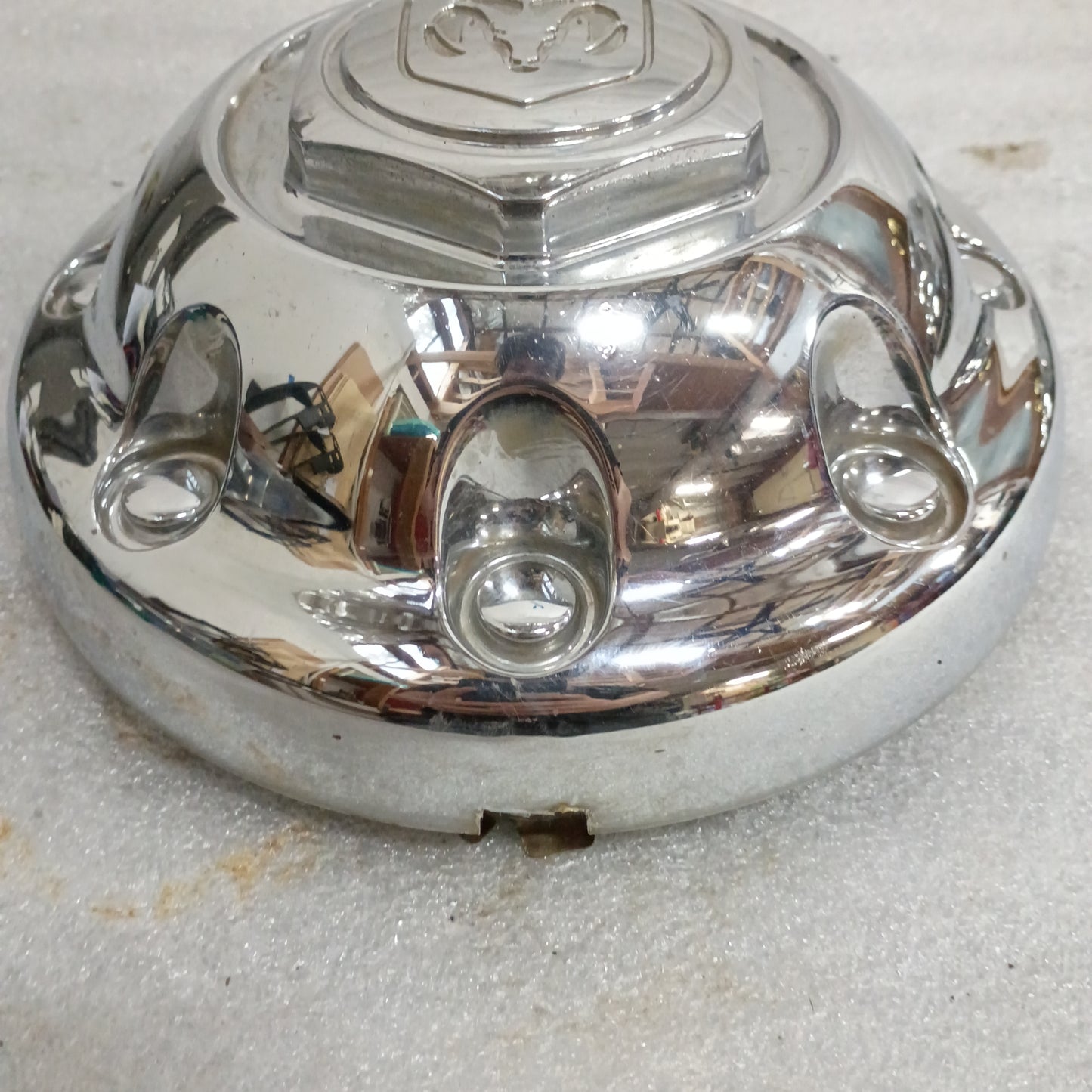 2000-2002 Chrome 8 Lug Center/Hub Caps (Used) Dodge 2500 52039098
