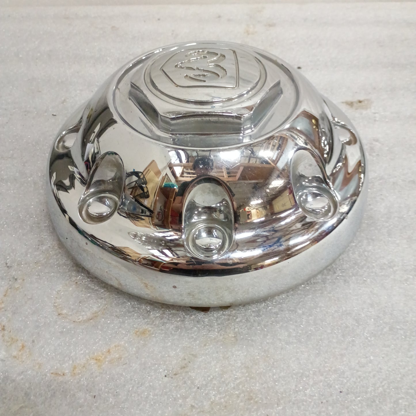 2000-2002 Chrome 8 Lug Center/Hub Caps (Used) Dodge 2500 52039098