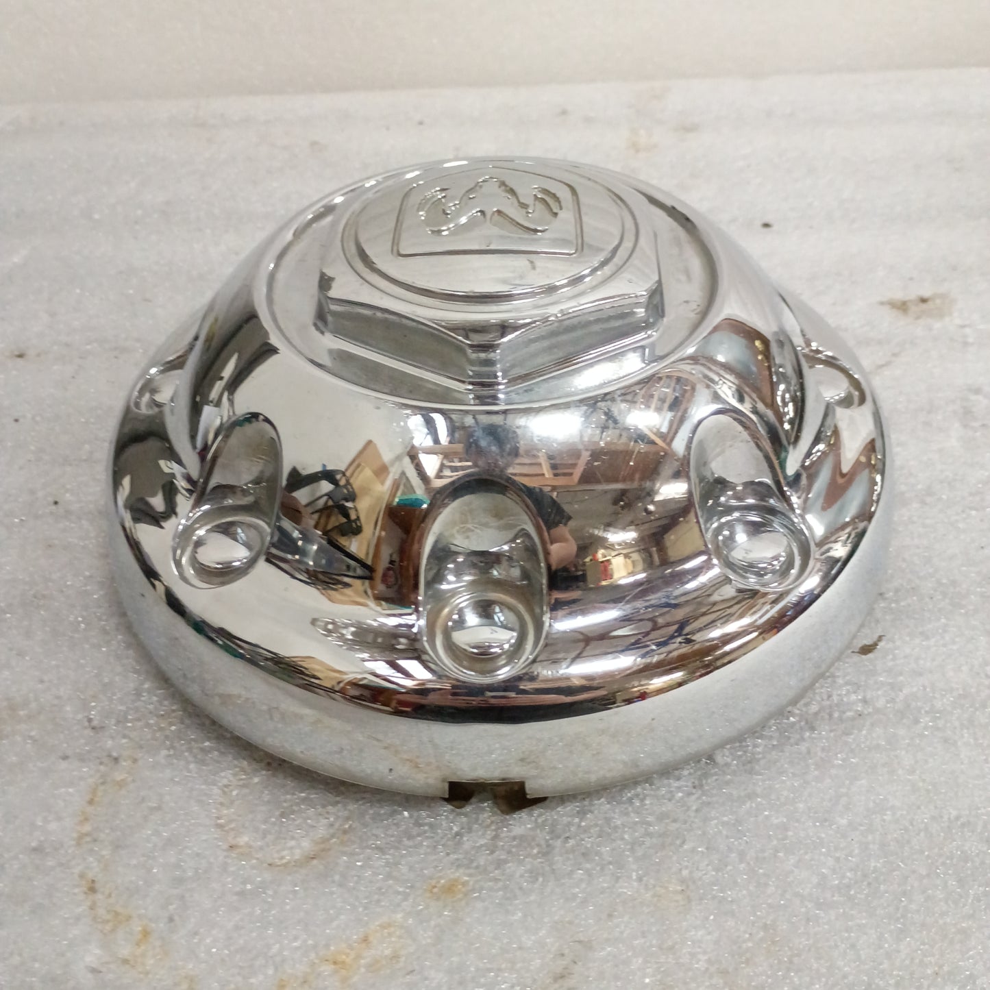 2000-2002 Chrome 8 Lug Center/Hub Caps (Used) Dodge 2500 52039098