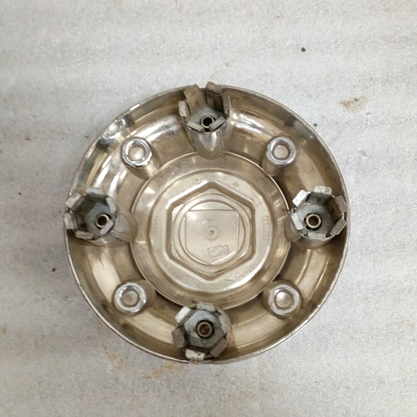 2000-2002 Chrome 8 Lug Center/Hub Caps (Used) Dodge 2500 52039098