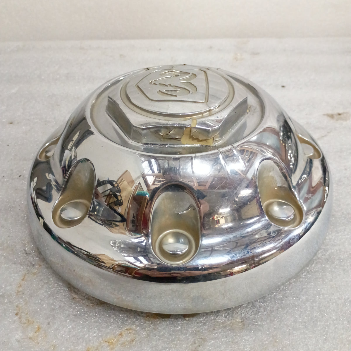 2000-2002 Chrome 8 Lug Center/Hub Caps (Used) Dodge 2500 52039098