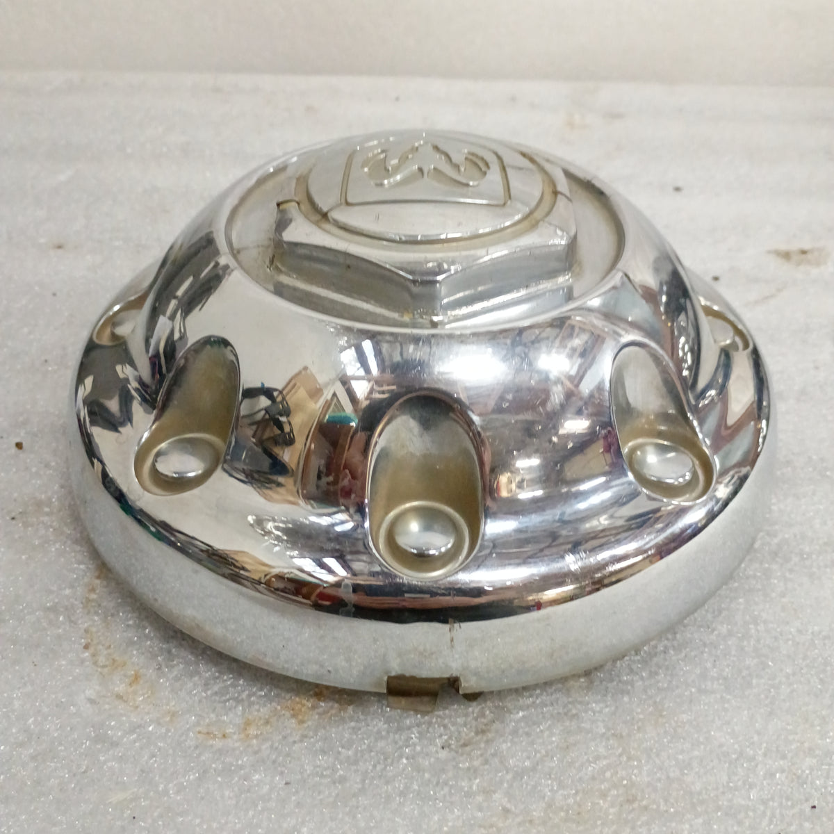 2000-2002 Chrome 8 Lug Center/Hub Caps (Used) Dodge 2500 52039098