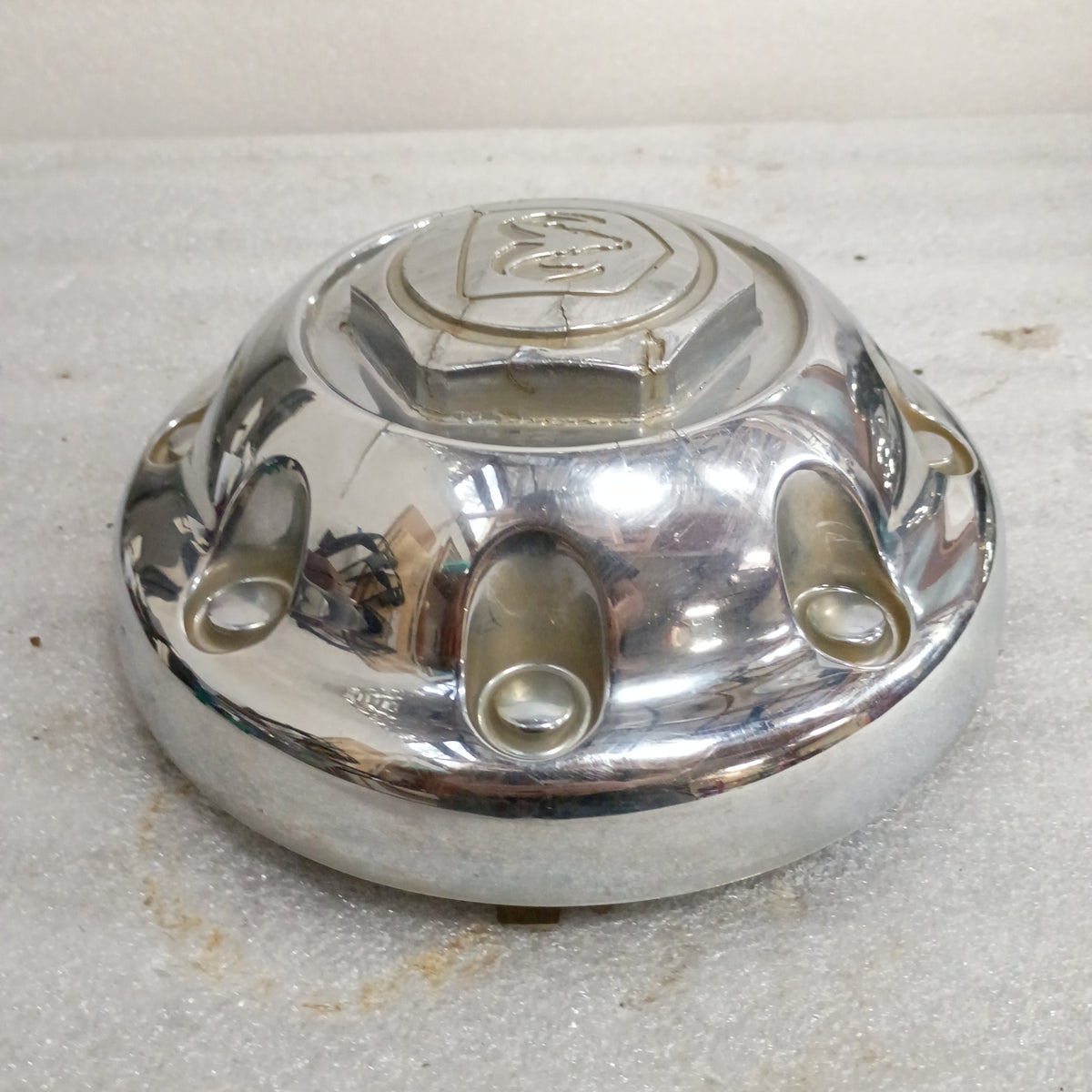 2000-2002 Chrome 8 Lug Center/Hub Caps (Used) Dodge 2500 52039098