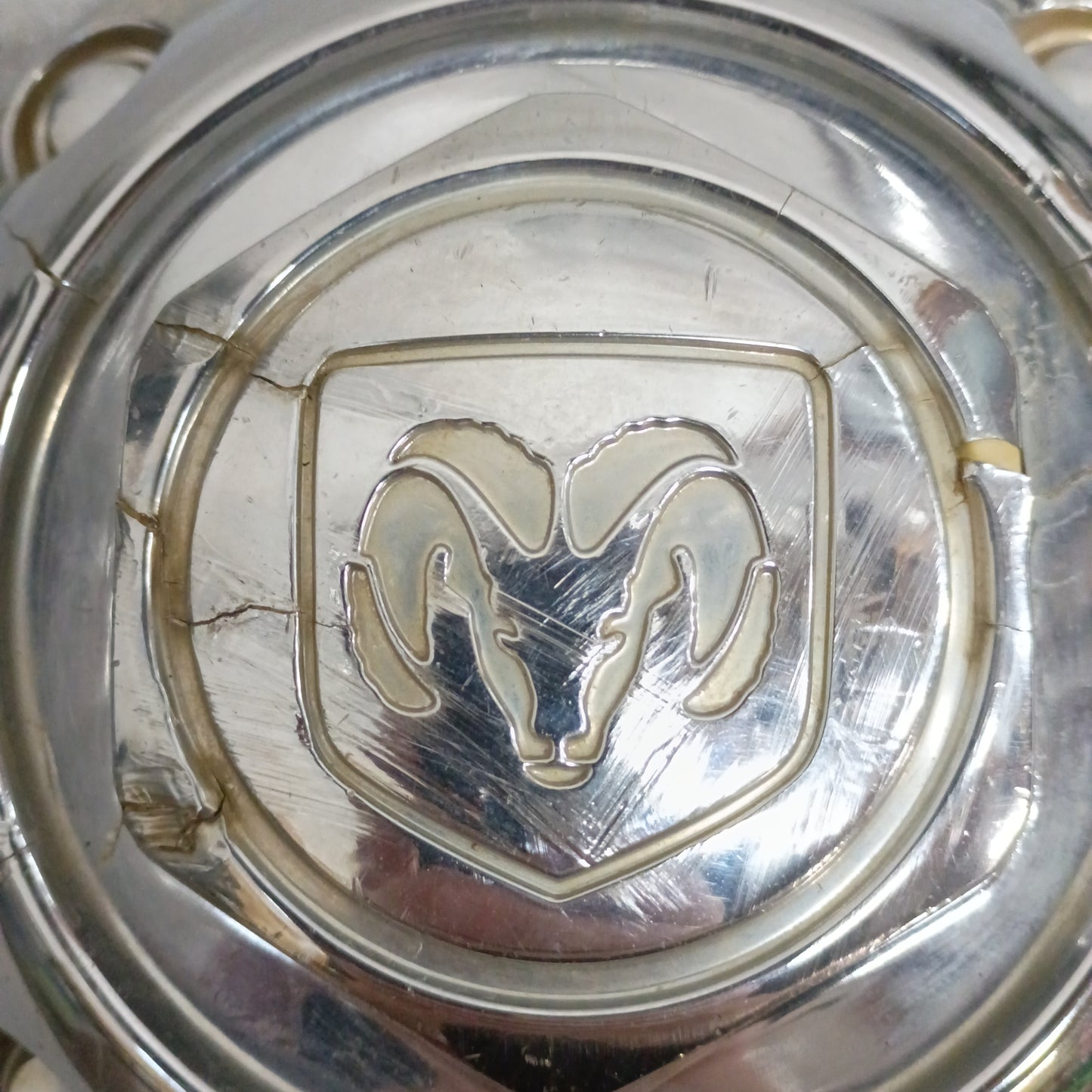 2000-2002 Chrome 8 Lug Center/Hub Caps (Used) Dodge 2500 52039098