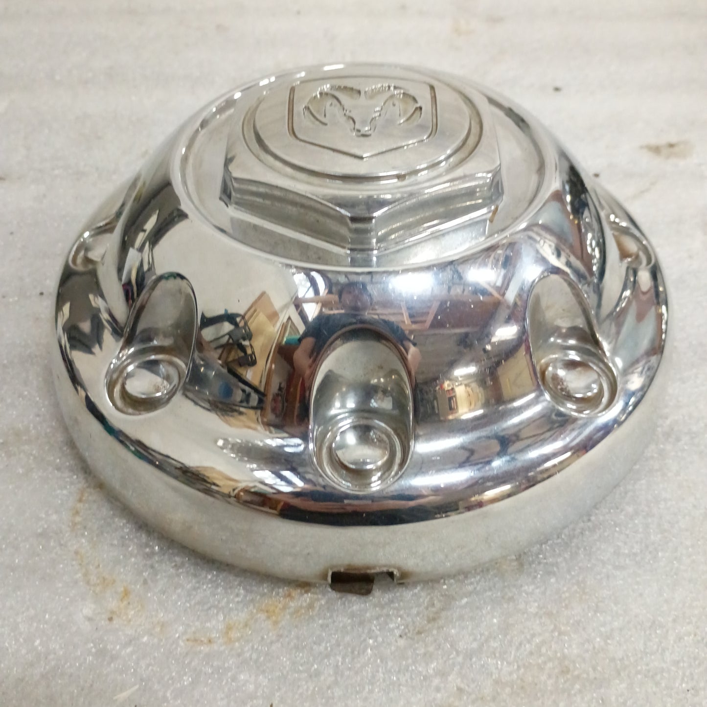 2000-2002 Chrome 8 Lug Center/Hub Caps (Used) Dodge 2500 52039098