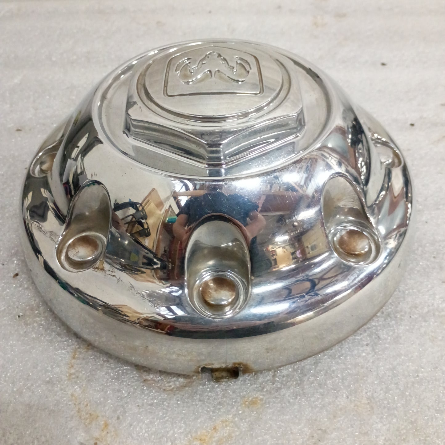 2000-2002 Chrome 8 Lug Center/Hub Caps (Used) Dodge 2500 52039098