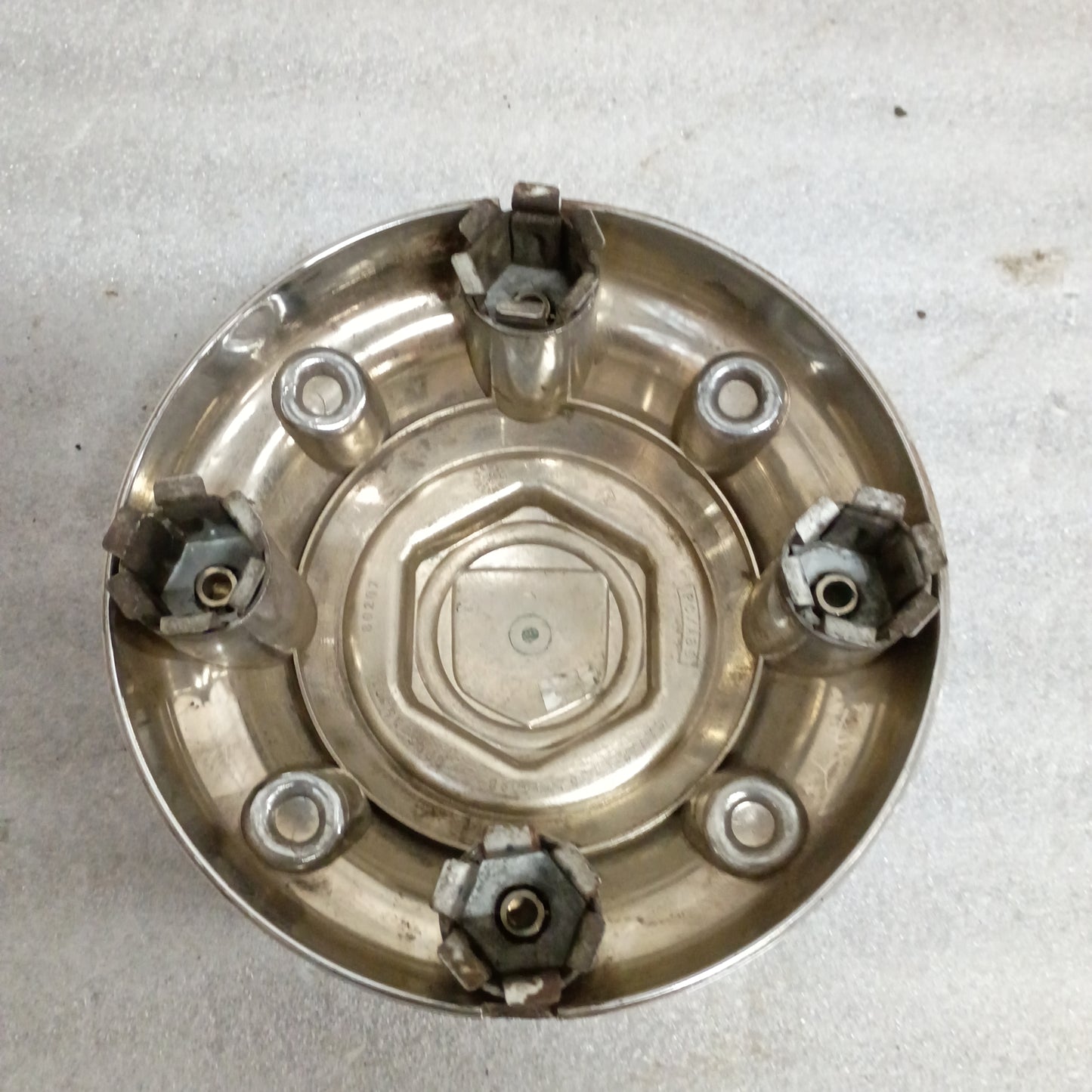 2000-2002 Chrome 8 Lug Center/Hub Caps (Used) Dodge 2500 52039098