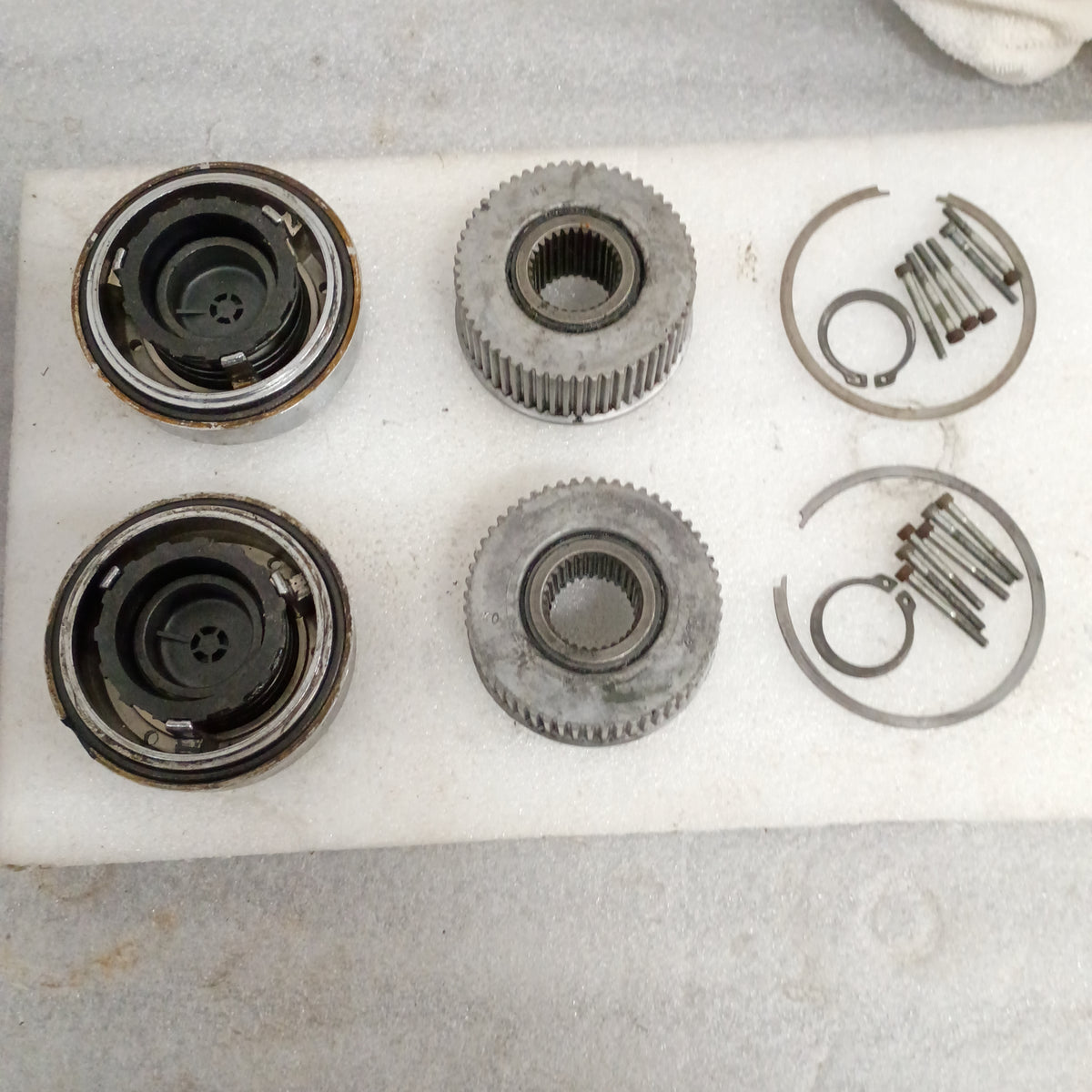 80-96 OEM Ford Dana 60 30 Spline Manual Locking Hubs (Used) F250 F350 4WD 4x4 FWD
