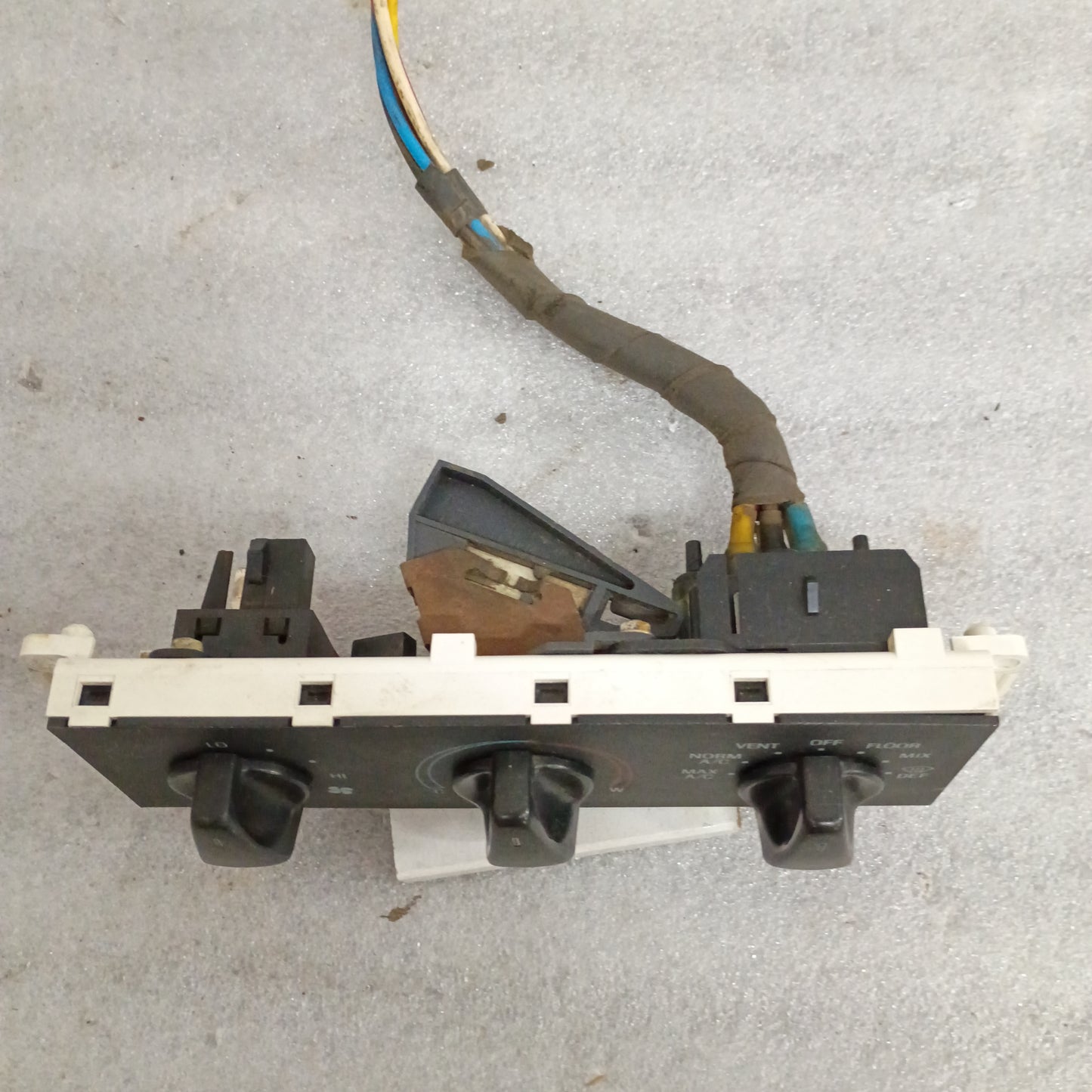92-95 Heater / HVAC Control with AC (Used) Ford F150 F250 F350 Bronco