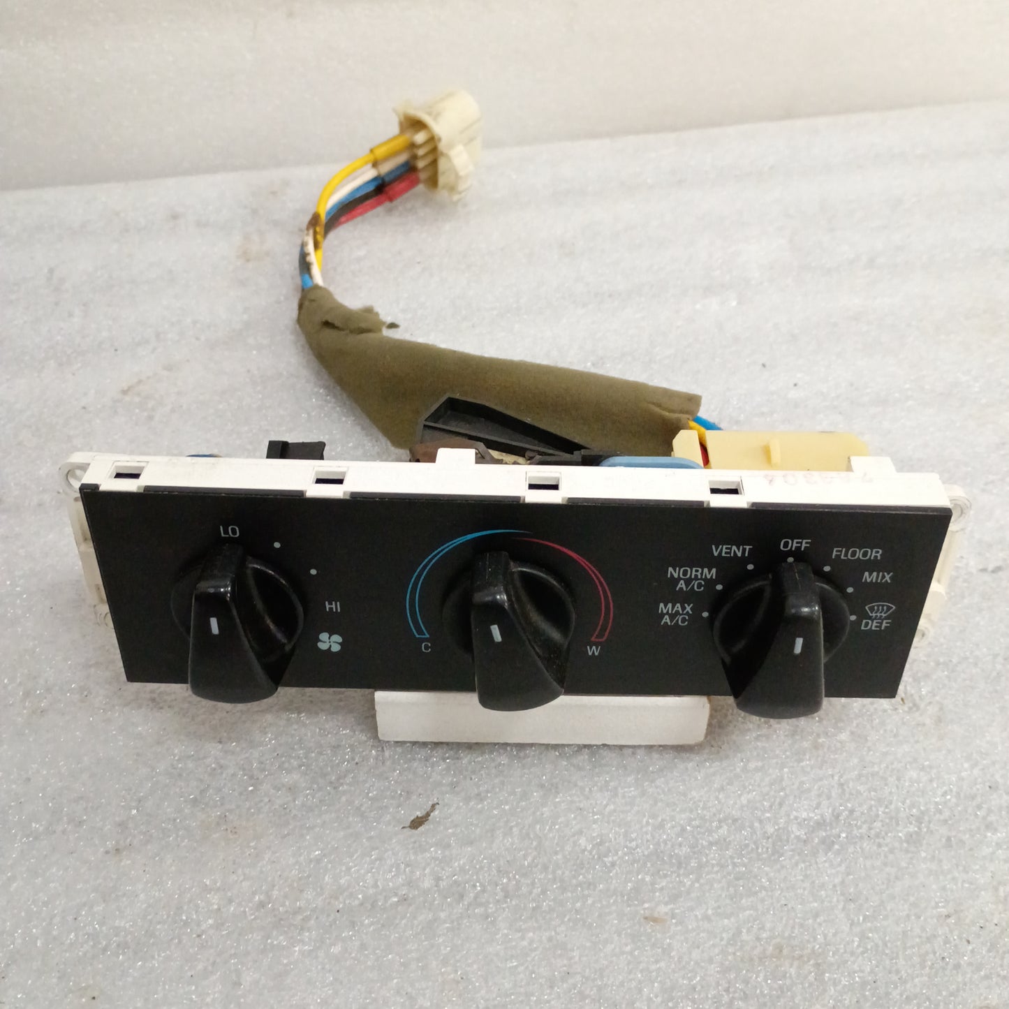 92-95 Heater / HVAC Control with AC (Used) Ford F150 F250 F350 Bronco