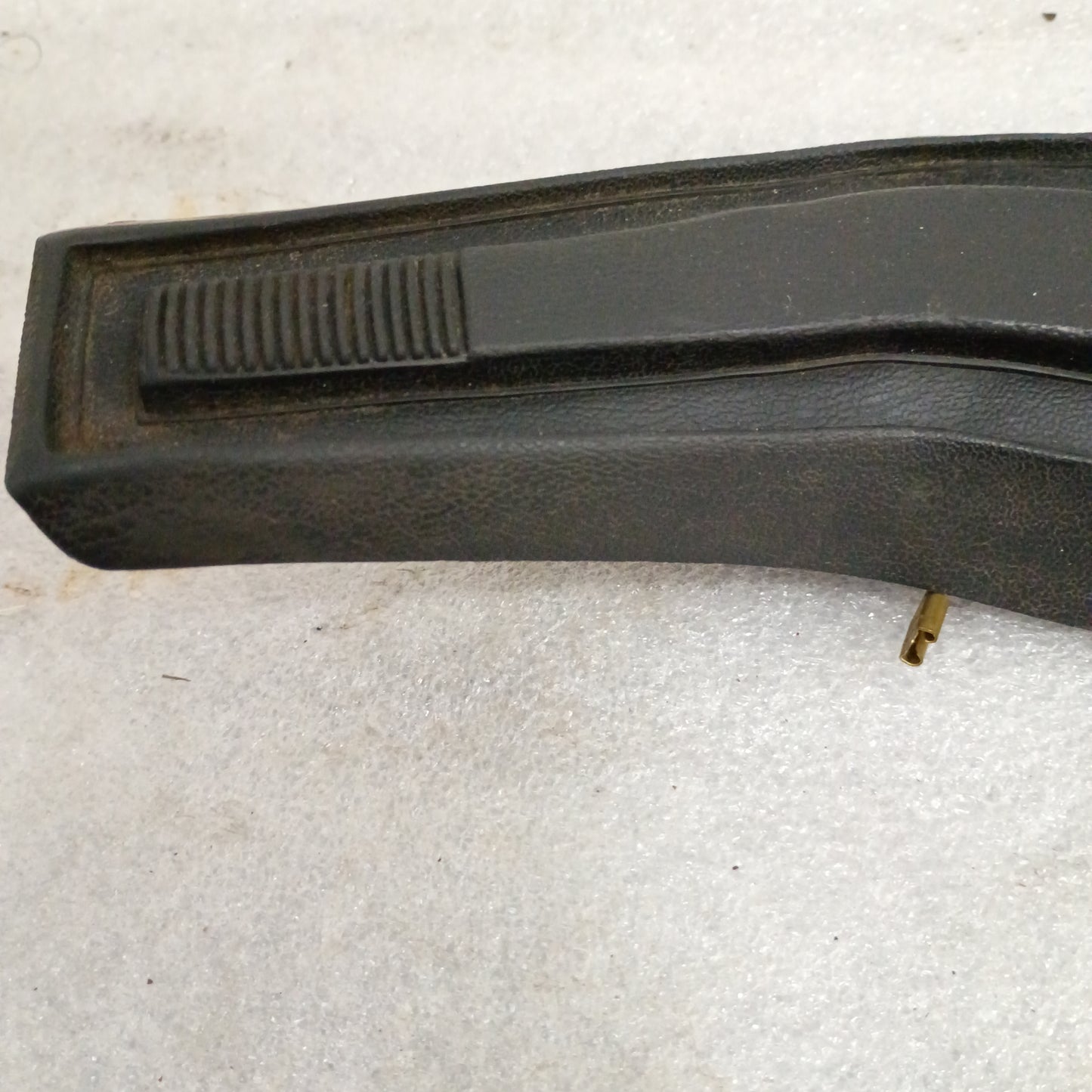 80-86 Steering Wheel Horn Button Black (Used) F150 F250 F350 Bronco OEM