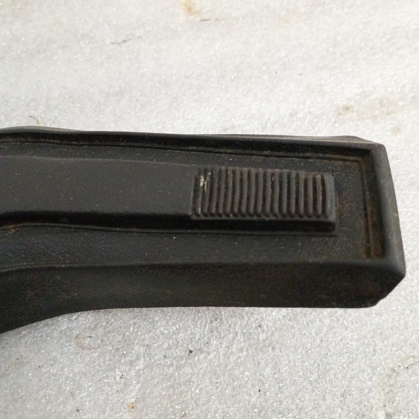 80-86 Steering Wheel Horn Button Black (Used) F150 F250 F350 Bronco OEM