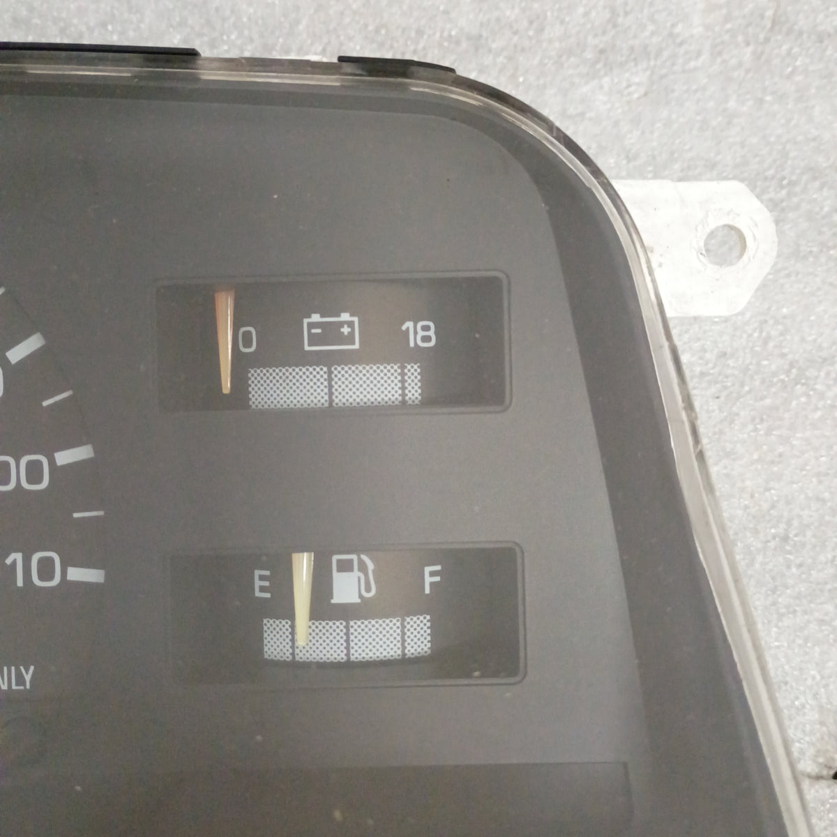 92-95 Toyota Gauge Cluster 186K Miles V6 Electronic Speedo (Used) 4Runner/Pickup