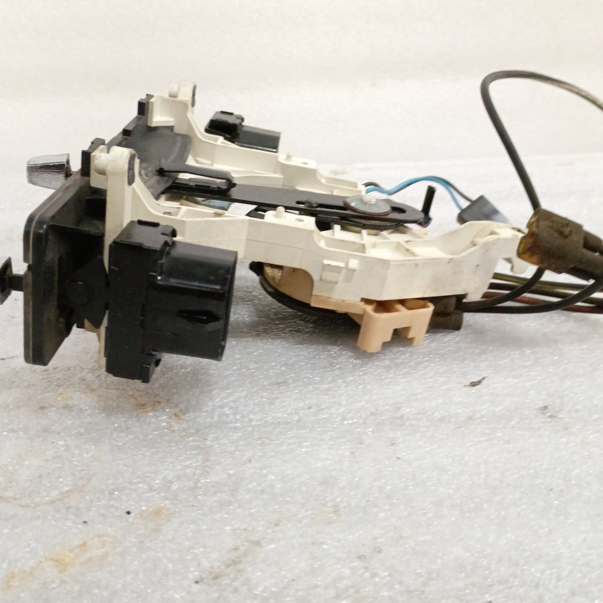 80-83 Heater & AC Control with Fuel Switch (Used) Ford F100 F150 F250 F350