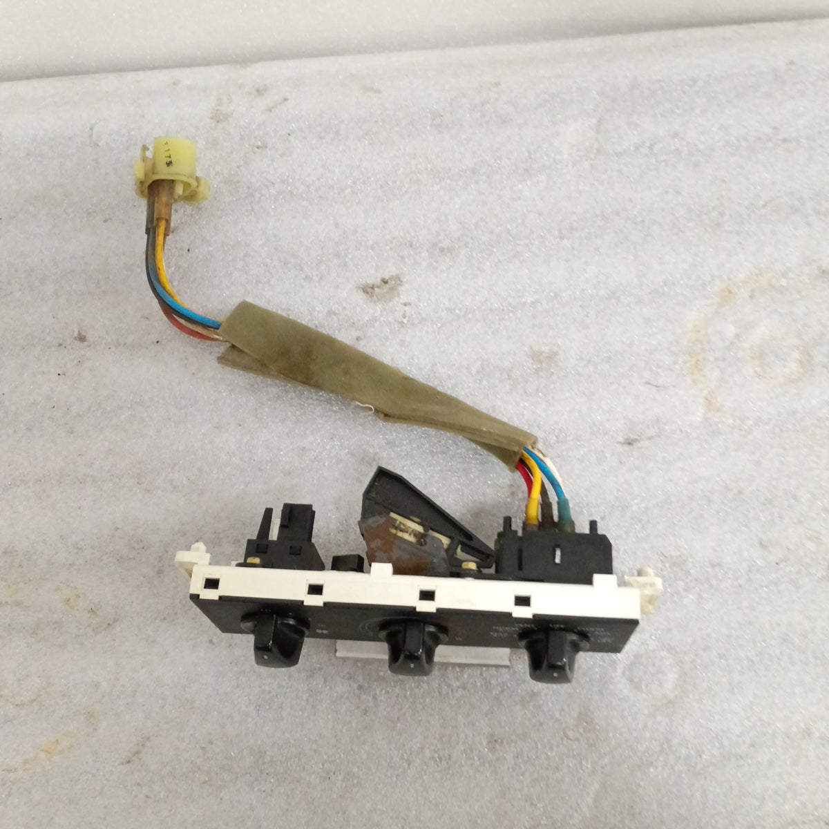 92-95 Heater / HVAC Control with AC (Used) Ford F150 F250 F350 Bronco
