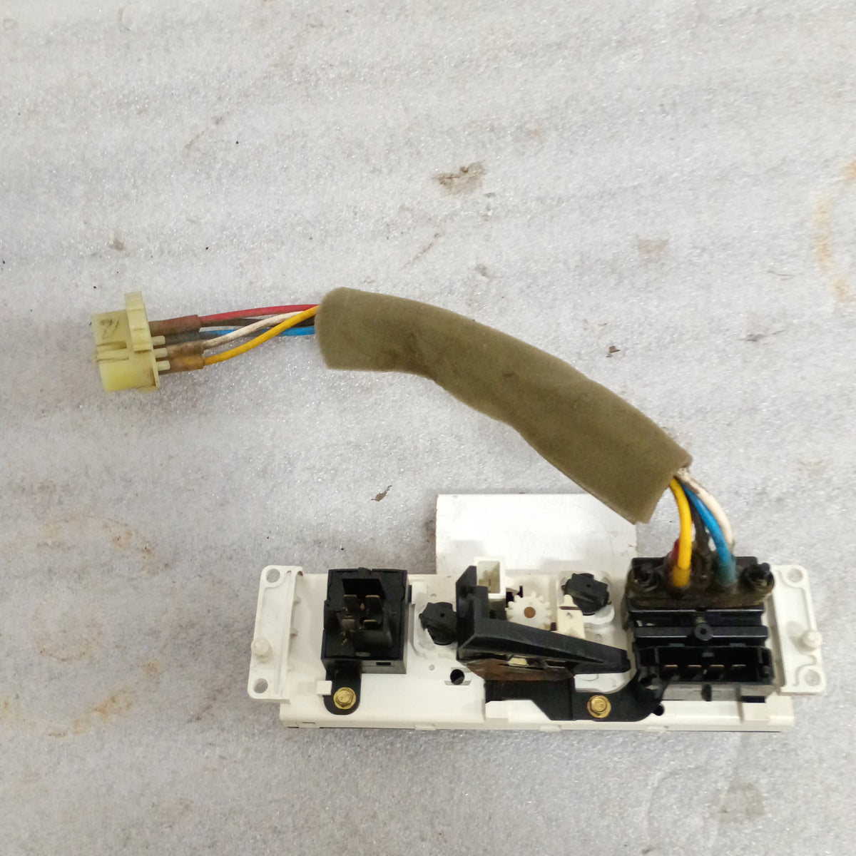92-95 Heater / HVAC Control with AC (Used) Ford F150 F250 F350 Bronco
