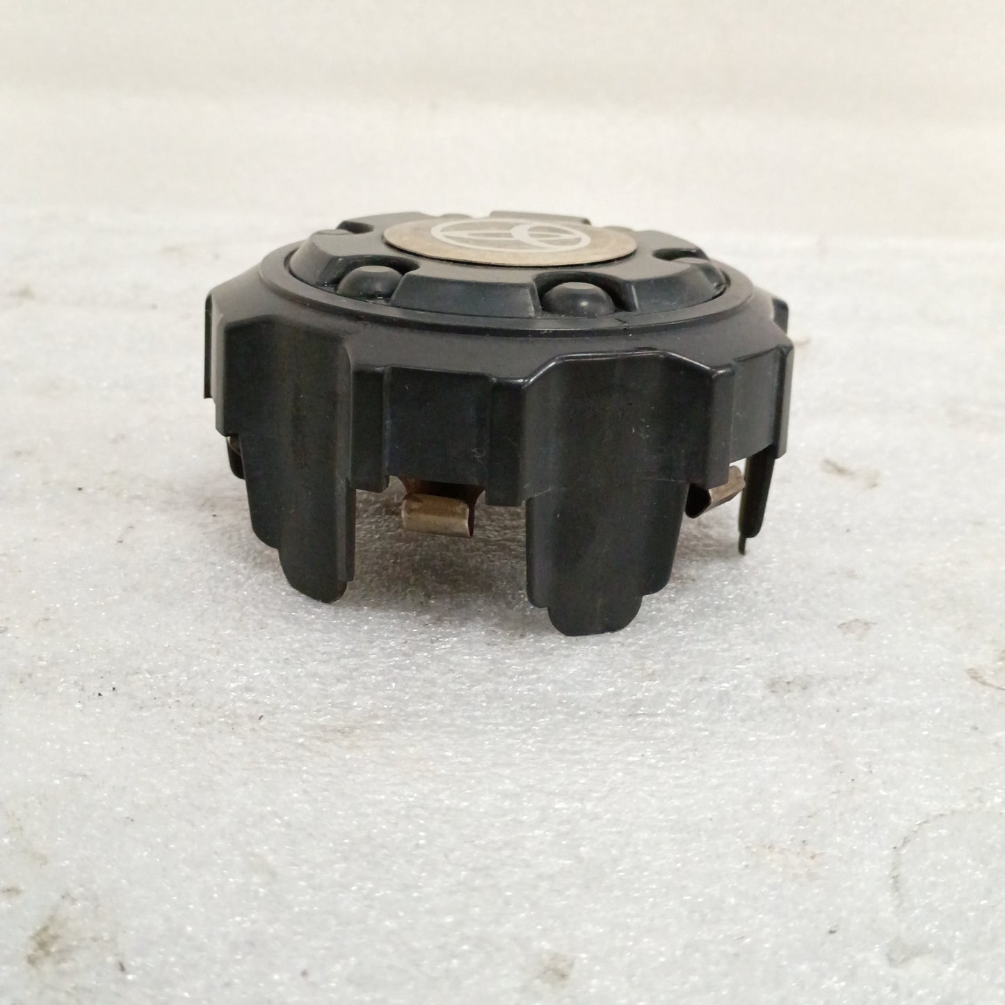 84-95 Wheel Center Cap OEM Black Toyota Pickup 4-Runner T100 (Used) 69305 genuine part