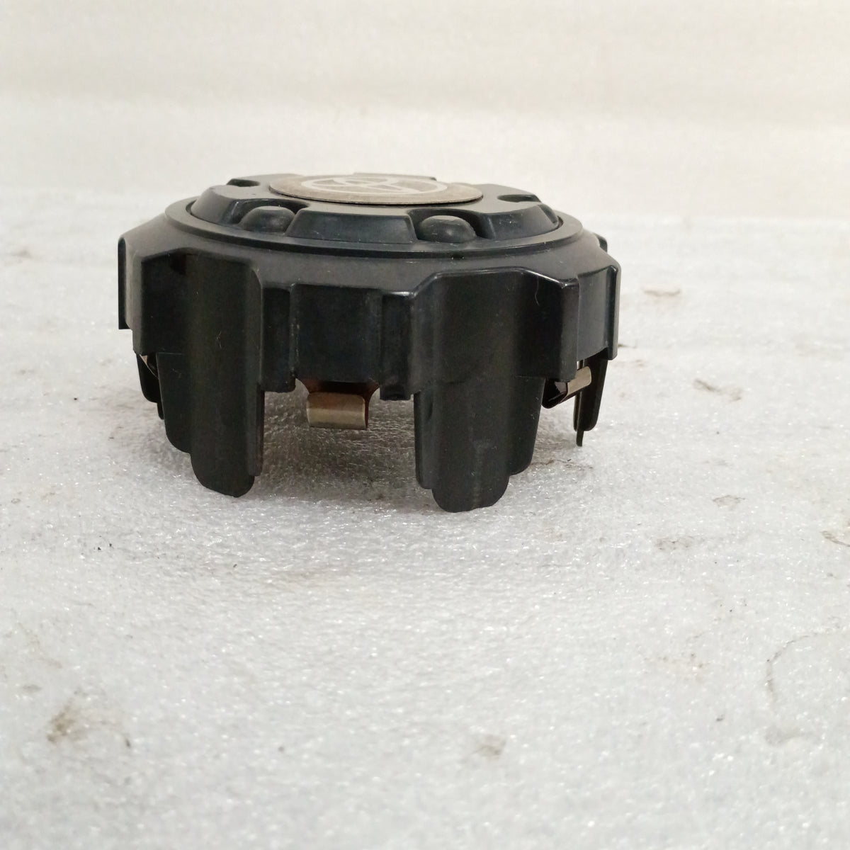 84-95 Wheel Center Cap OEM Black Toyota Pickup 4-Runner T100 (Used) 69305 genuine part