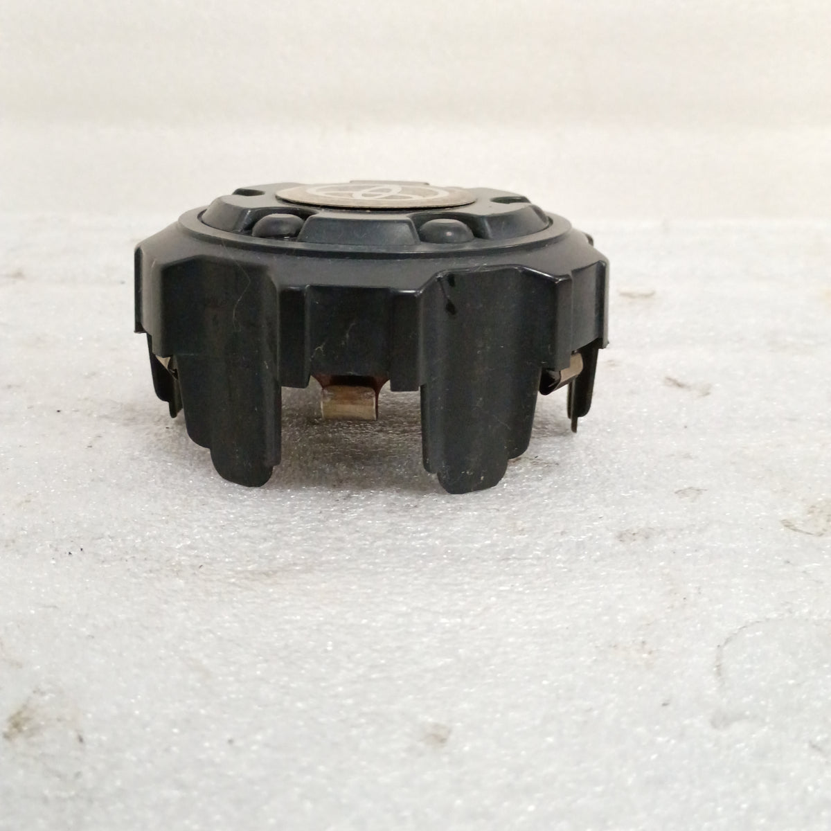 84-95 Wheel Center Cap OEM Black Toyota Pickup 4-Runner T100 (Used) 69305 genuine part
