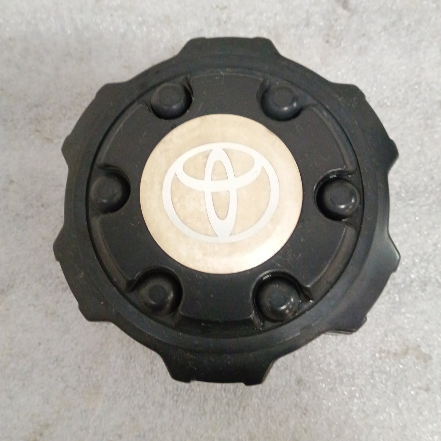 84-95 Wheel Center Cap OEM Black Toyota Pickup 4Runner T100 (Used) 69305 genuine part