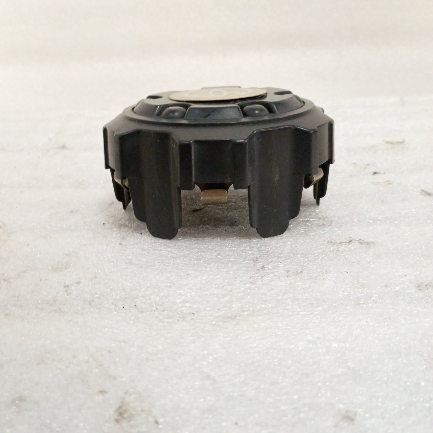 84-95 Wheel Center Cap OEM Black Toyota Pickup 4Runner T100 (Used) 69305 genuine part