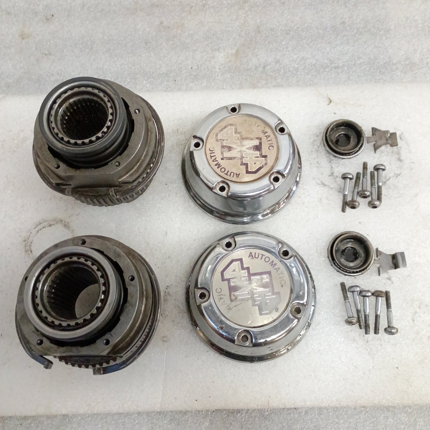95-97 Automatic Locking Hubs Pair Dana 60 50 IFS 5 Bolt (Used) Ford F250 F350